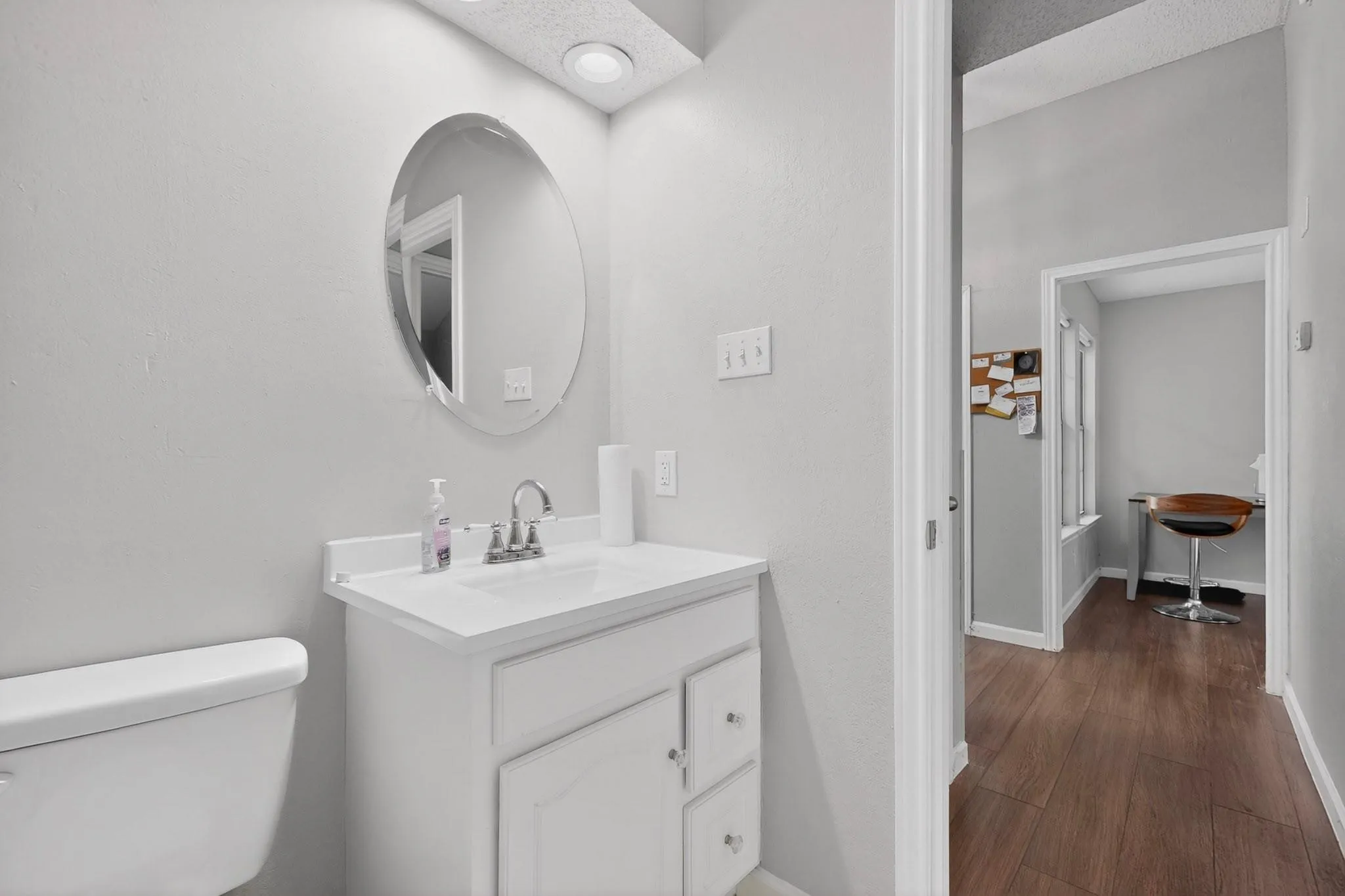 Single Family Residence For Sale in Dallas County , 5548 Village Green Drive, Mesquite, Texas 75150, 2 Bedroom, 2 Bathroom, 1 Garage spaces, 1,259 Sqft, built in 1983, mls#21374701, Real Estate Agent in Mesquite, Homes For Sale in Dallas county, Homes For Sale in Mesquite, Realtor in Mesquite Texas, Real Estate Brokerage Independent Realty Texas, Luminita Cordes Realtor