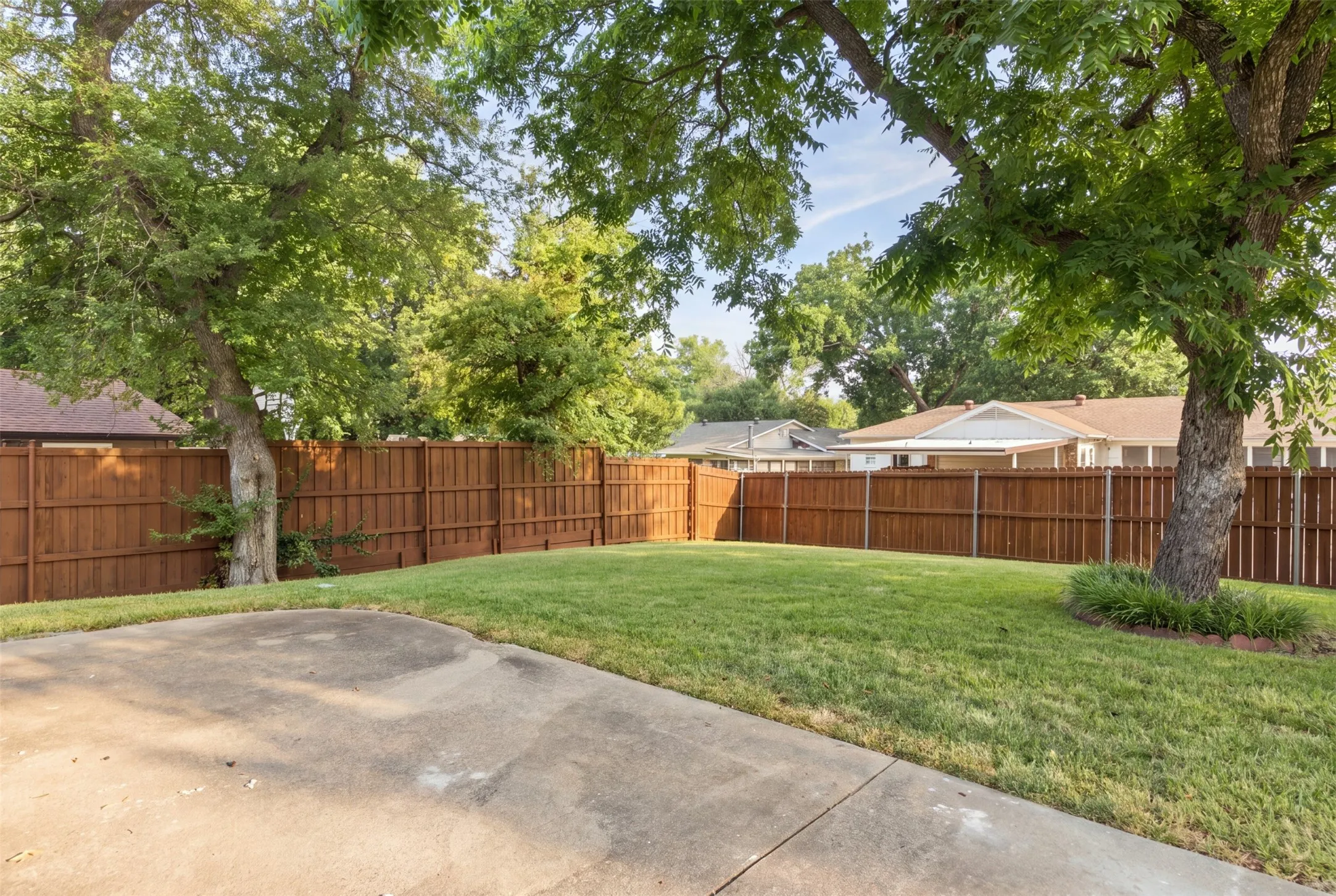 Single Family Residence For Rent in Collin County , 3509 Wildwood Circle, Plano, Texas 75074, 3 Bedroom, 2 Bathroom, 2 Garage spaces, 1,812 Sqft, built in 1976, mls#21374699, Real Estate Agent in Plano, Homes For Rent in Collin county, Homes For Rent in Plano, Realtor in Plano Texas, Real Estate Brokerage Independent Realty Texas, Luminita Cordes Realtor