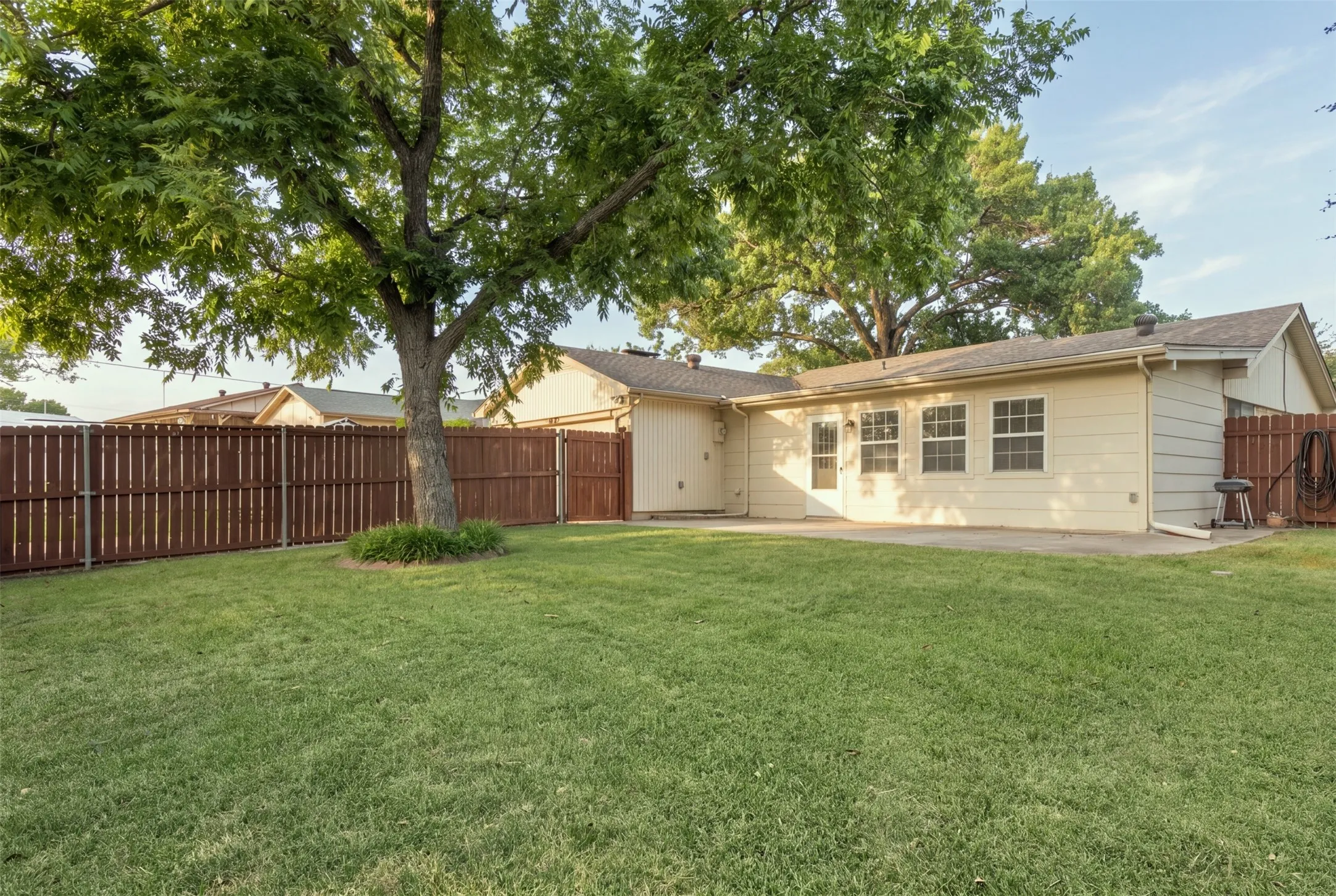 Single Family Residence For Rent in Collin County , 3509 Wildwood Circle, Plano, Texas 75074, 3 Bedroom, 2 Bathroom, 2 Garage spaces, 1,812 Sqft, built in 1976, mls#21374699, Real Estate Agent in Plano, Homes For Rent in Collin county, Homes For Rent in Plano, Realtor in Plano Texas, Real Estate Brokerage Independent Realty Texas, Luminita Cordes Realtor