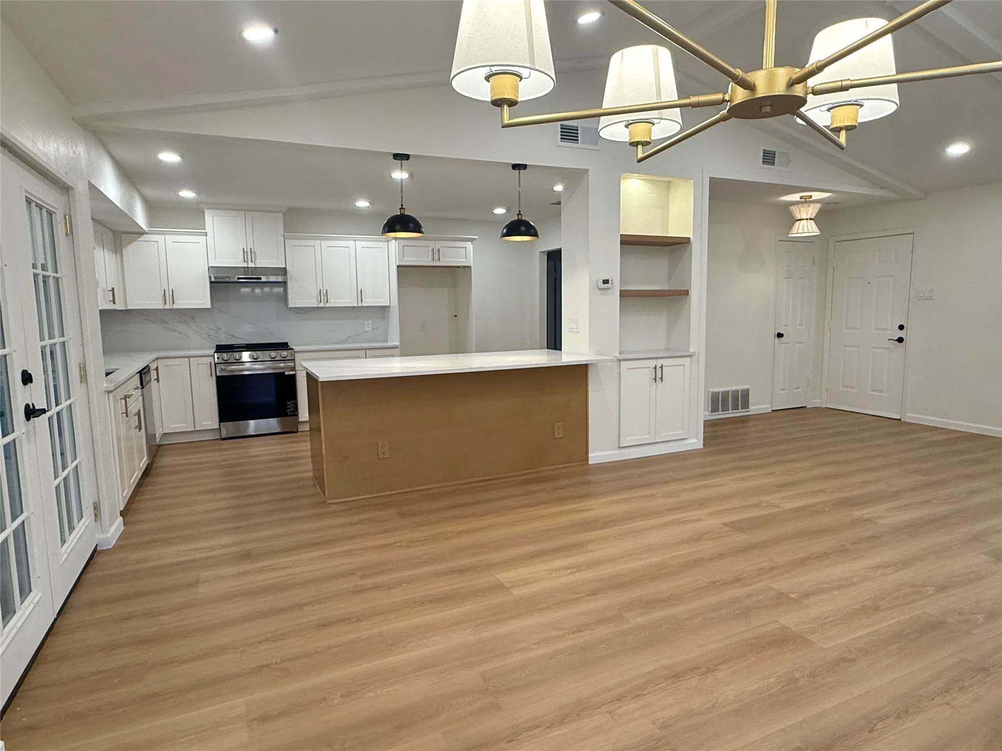 Single Family Residence For Rent in Collin County , 3509 Wildwood Circle, Plano, Texas 75074, 3 Bedroom, 2 Bathroom, 2 Garage spaces, 1,812 Sqft, built in 1976, mls#21374699, Real Estate Agent in Plano, Homes For Rent in Collin county, Homes For Rent in Plano, Realtor in Plano Texas, Real Estate Brokerage Independent Realty Texas, Luminita Cordes Realtor