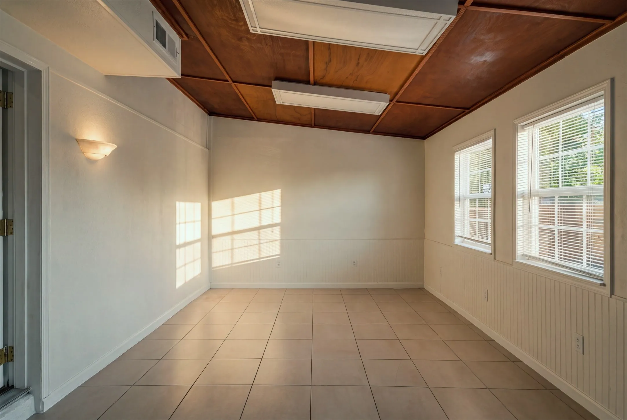Single Family Residence For Rent in Collin County , 3509 Wildwood Circle, Plano, Texas 75074, 3 Bedroom, 2 Bathroom, 2 Garage spaces, 1,812 Sqft, built in 1976, mls#21374699, Real Estate Agent in Plano, Homes For Rent in Collin county, Homes For Rent in Plano, Realtor in Plano Texas, Real Estate Brokerage Independent Realty Texas, Luminita Cordes Realtor