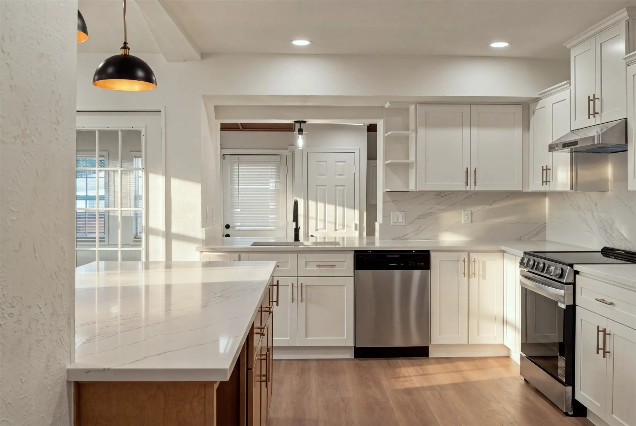 Single Family Residence For Rent in Collin County , 3509 Wildwood Circle, Plano, Texas 75074, 3 Bedroom, 2 Bathroom, 2 Garage spaces, 1,812 Sqft, built in 1976, mls#21374699, Real Estate Agent in Plano, Homes For Rent in Collin county, Homes For Rent in Plano, Realtor in Plano Texas, Real Estate Brokerage Independent Realty Texas, Luminita Cordes Realtor