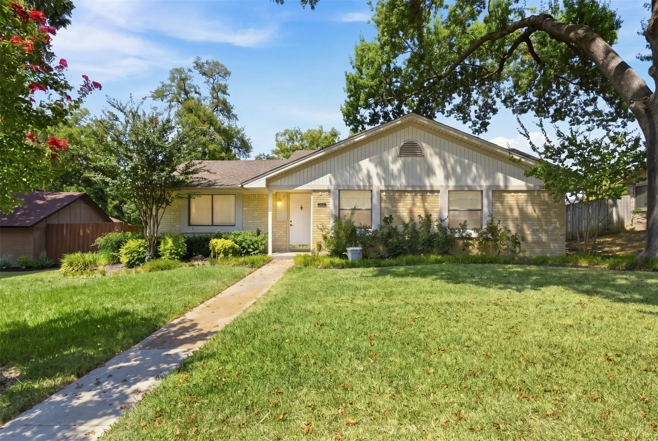 Single Family Residence For Rent in Collin County , 3509 Wildwood Circle, Plano, Texas 75074, 3 Bedroom, 2 Bathroom, 2 Garage spaces, 1,812 Sqft, built in 1976, mls#21374699, Real Estate Agent in Plano, Homes For Rent in Collin county, Homes For Rent in Plano, Realtor in Plano Texas, Real Estate Brokerage Independent Realty Texas, Luminita Cordes Realtor