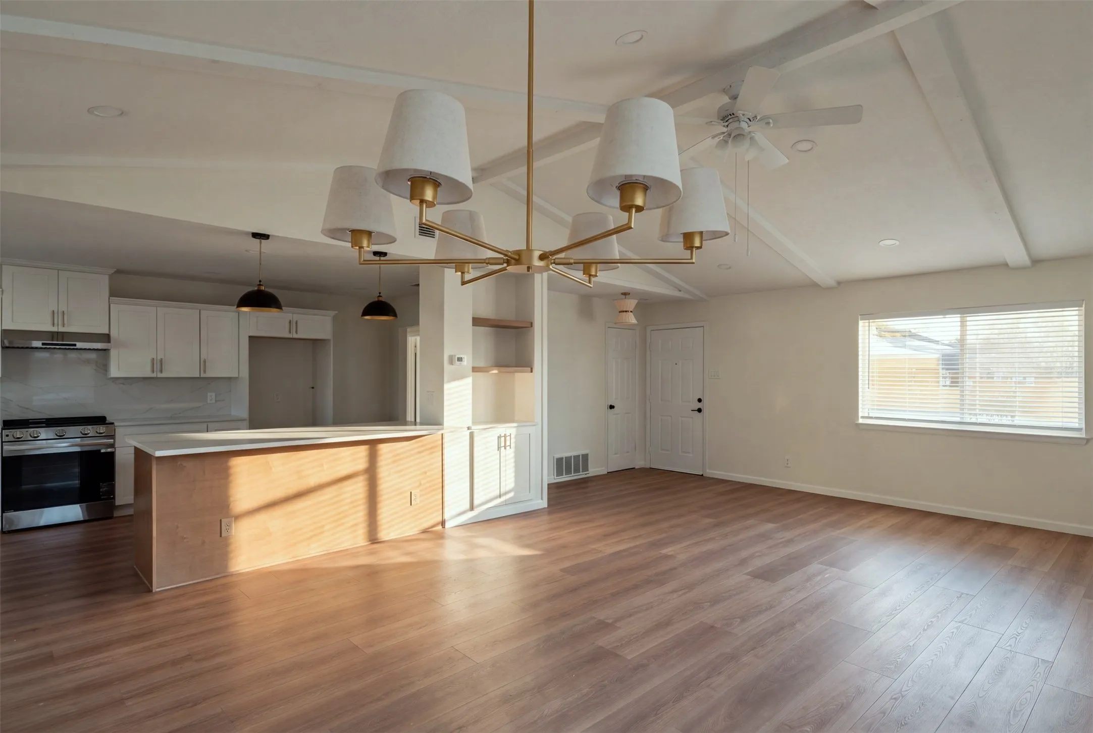 Single Family Residence For Rent in Collin County , 3509 Wildwood Circle, Plano, Texas 75074, 3 Bedroom, 2 Bathroom, 2 Garage spaces, 1,812 Sqft, built in 1976, mls#21374699, Real Estate Agent in Plano, Homes For Rent in Collin county, Homes For Rent in Plano, Realtor in Plano Texas, Real Estate Brokerage Independent Realty Texas, Luminita Cordes Realtor