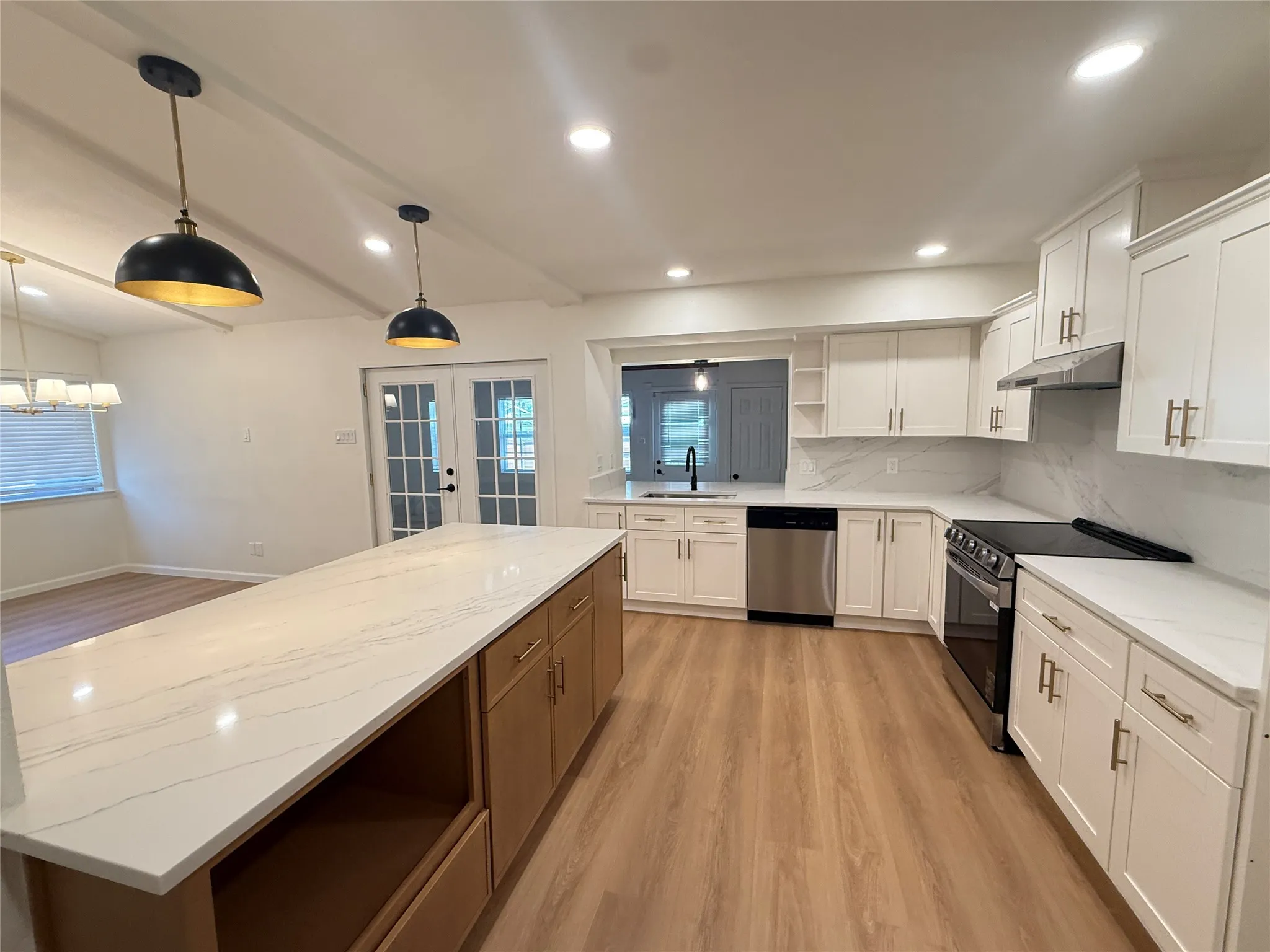 Single Family Residence For Rent in Collin County , 3509 Wildwood Circle, Plano, Texas 75074, 3 Bedroom, 2 Bathroom, 2 Garage spaces, 1,812 Sqft, built in 1976, mls#21374699, Real Estate Agent in Plano, Homes For Rent in Collin county, Homes For Rent in Plano, Realtor in Plano Texas, Real Estate Brokerage Independent Realty Texas, Luminita Cordes Realtor