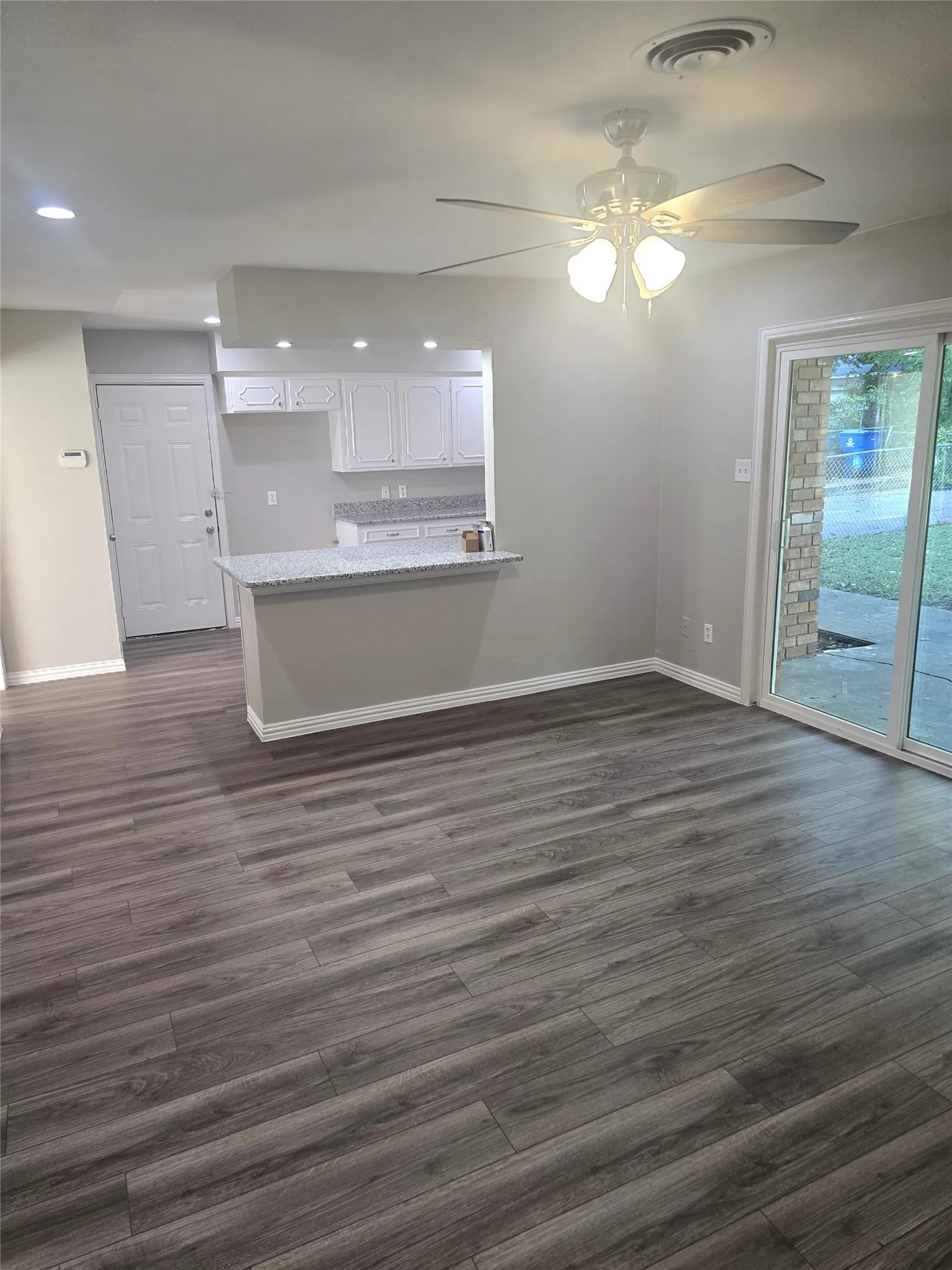 Single Family Residence For Rent in Dallas County , 1306 Holt Avenue, De Soto, Texas 75115, 3 Bedroom, 2 Bathroom, 2 Garage spaces, 1,422 Sqft, built in 1966, mls#21362943, Real Estate Agent in De Soto, Homes For Rent in Dallas county, Homes For Rent in De Soto, Realtor in De Soto Texas, Real Estate Brokerage Independent Realty Texas, Luminita Cordes Realtor