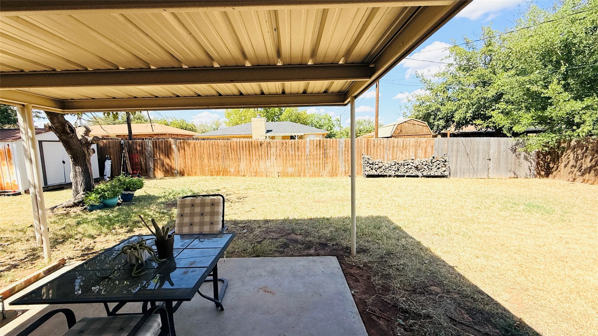 Single Family Residence For Sale in Young County , 1402 Preston Trail Court, Graham, Texas 76450, 3 Bedroom, 2 Bathroom, 2 Garage spaces, 1,361 Sqft, built in 1984, mls#21372459, Real Estate Agent in Graham, Homes For Sale in Young county, Homes For Sale in Graham, Realtor in Graham Texas, Real Estate Brokerage Independent Realty Texas, Luminita Cordes Realtor