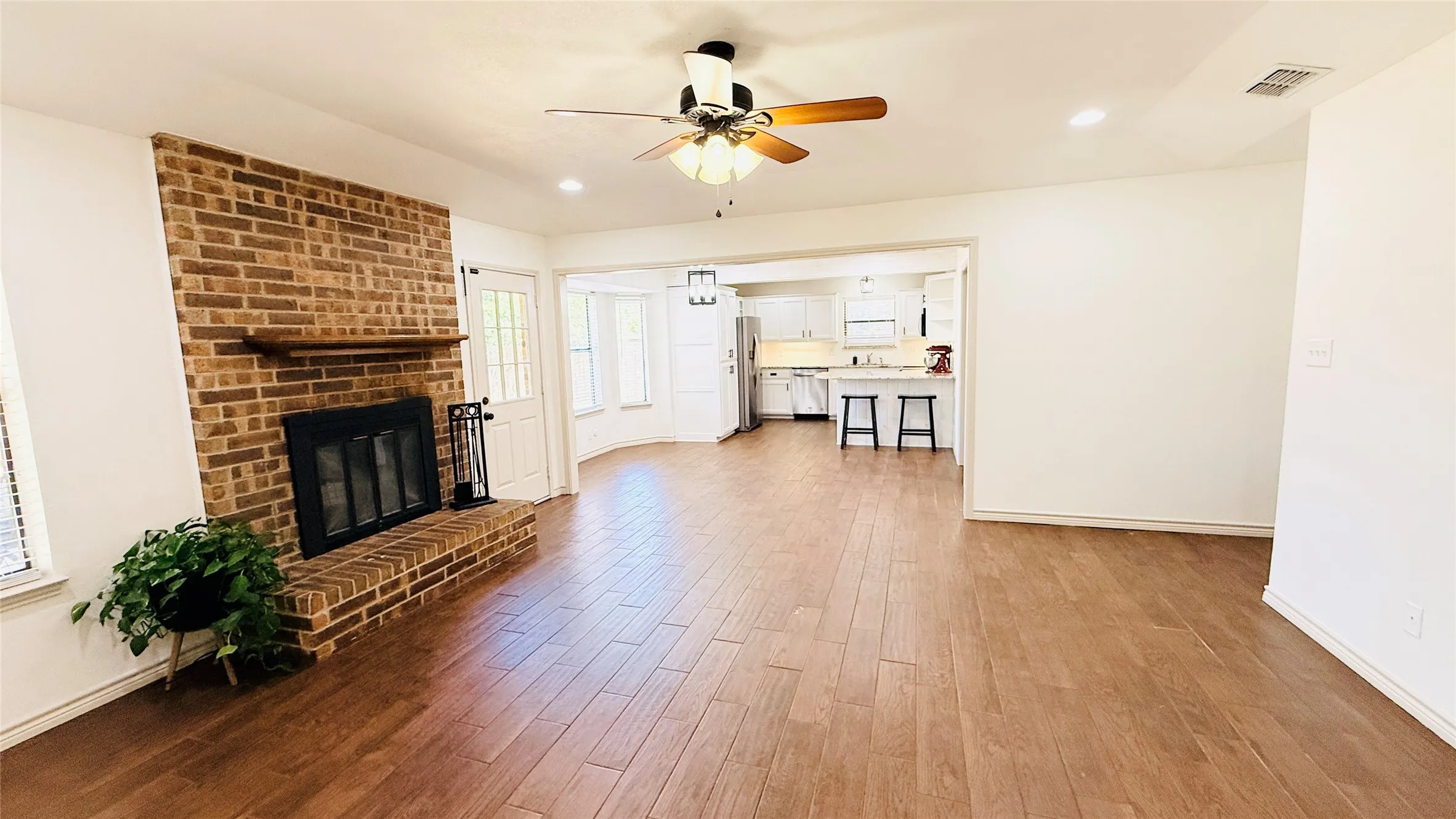 Single Family Residence For Sale in Young County , 1402 Preston Trail Court, Graham, Texas 76450, 3 Bedroom, 2 Bathroom, 2 Garage spaces, 1,361 Sqft, built in 1984, mls#21372459, Real Estate Agent in Graham, Homes For Sale in Young county, Homes For Sale in Graham, Realtor in Graham Texas, Real Estate Brokerage Independent Realty Texas, Luminita Cordes Realtor