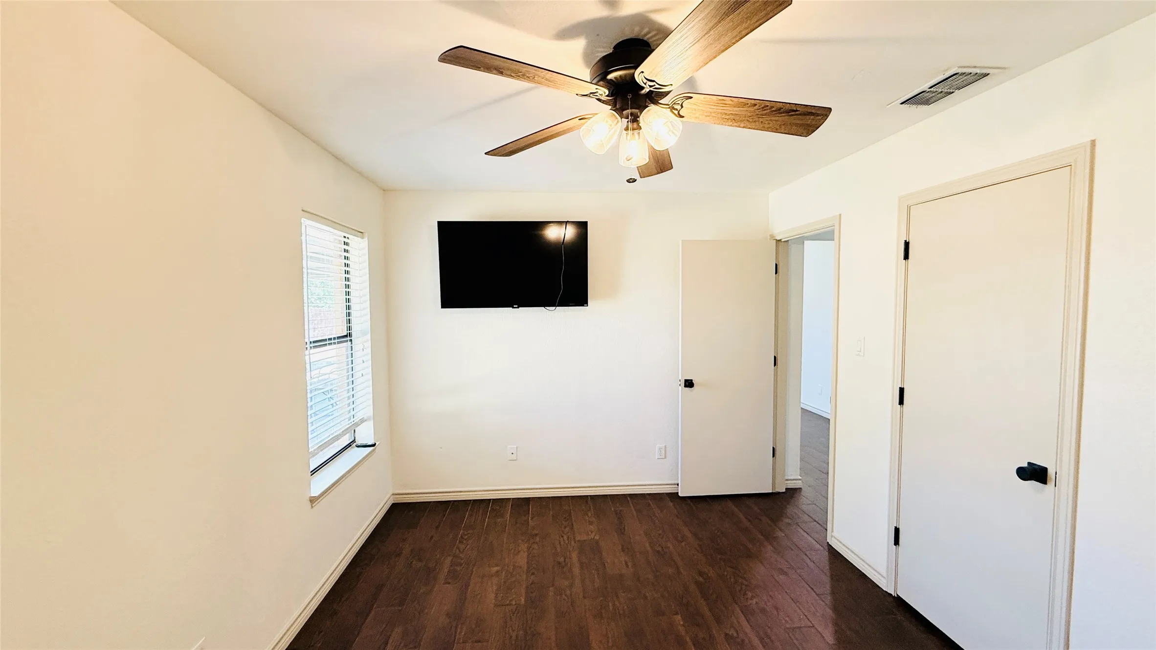 Single Family Residence For Sale in Young County , 1402 Preston Trail Court, Graham, Texas 76450, 3 Bedroom, 2 Bathroom, 2 Garage spaces, 1,361 Sqft, built in 1984, mls#21372459, Real Estate Agent in Graham, Homes For Sale in Young county, Homes For Sale in Graham, Realtor in Graham Texas, Real Estate Brokerage Independent Realty Texas, Luminita Cordes Realtor