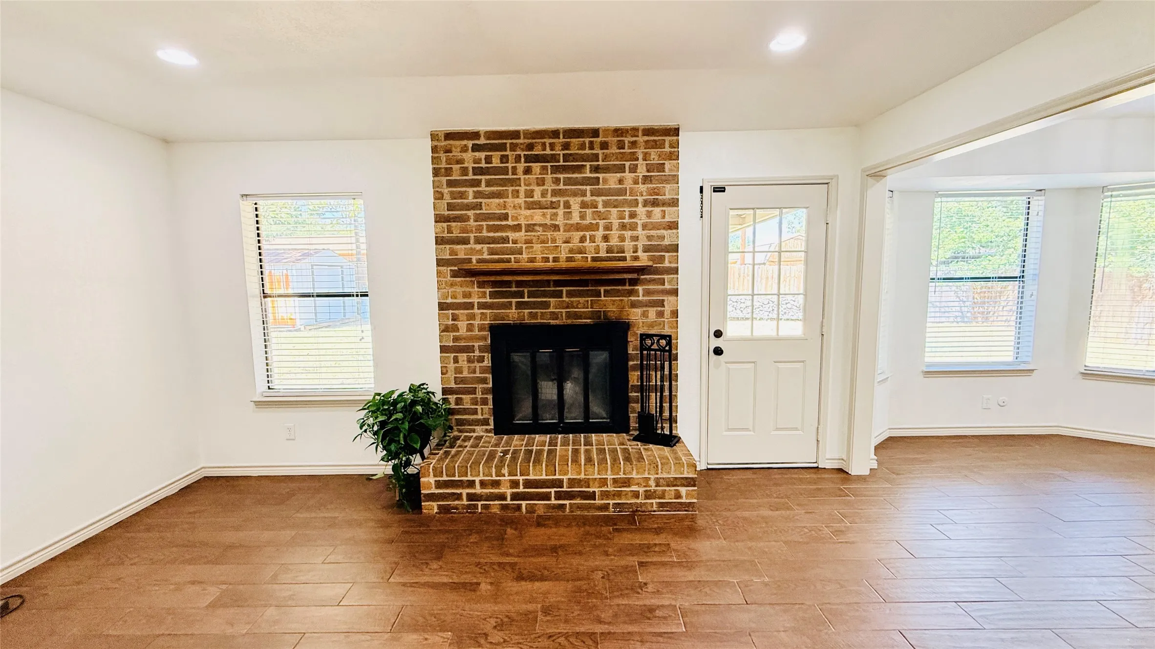 Single Family Residence For Sale in Young County , 1402 Preston Trail Court, Graham, Texas 76450, 3 Bedroom, 2 Bathroom, 2 Garage spaces, 1,361 Sqft, built in 1984, mls#21372459, Real Estate Agent in Graham, Homes For Sale in Young county, Homes For Sale in Graham, Realtor in Graham Texas, Real Estate Brokerage Independent Realty Texas, Luminita Cordes Realtor