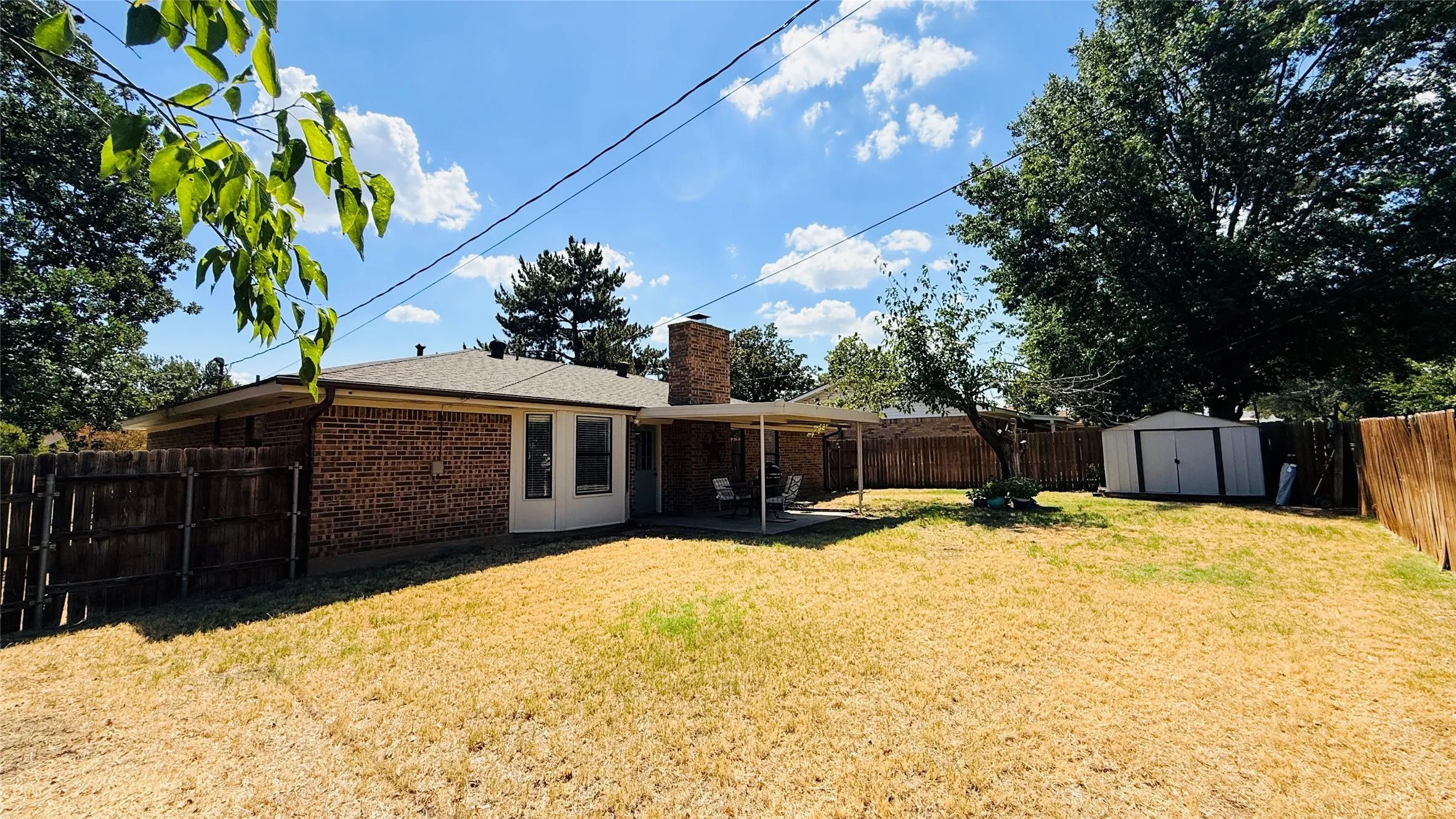 Single Family Residence For Sale in Young County , 1402 Preston Trail Court, Graham, Texas 76450, 3 Bedroom, 2 Bathroom, 2 Garage spaces, 1,361 Sqft, built in 1984, mls#21372459, Real Estate Agent in Graham, Homes For Sale in Young county, Homes For Sale in Graham, Realtor in Graham Texas, Real Estate Brokerage Independent Realty Texas, Luminita Cordes Realtor