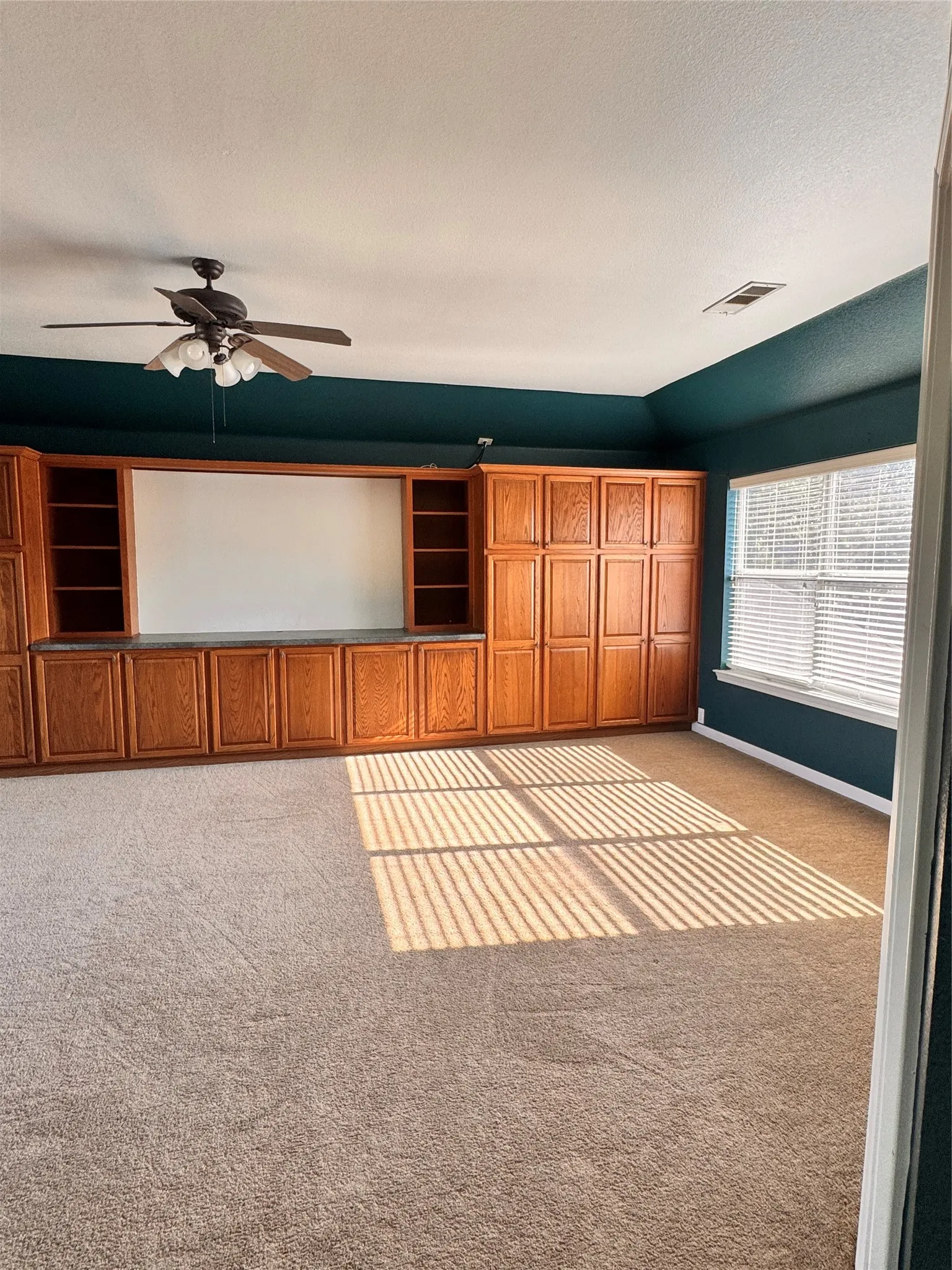 Single Family Residence For Rent in Collin County , 7585 Ravenhill Drive, Frisco, Texas 75035, 4 Bedroom, 3 Bathroom, 2 Garage spaces, 2,985 Sqft, built in 2003, mls#21374721, Real Estate Agent in Frisco, Homes For Rent in Collin county, Homes For Rent in Frisco, Realtor in Frisco Texas, Real Estate Brokerage Independent Realty Texas, Luminita Cordes Realtor