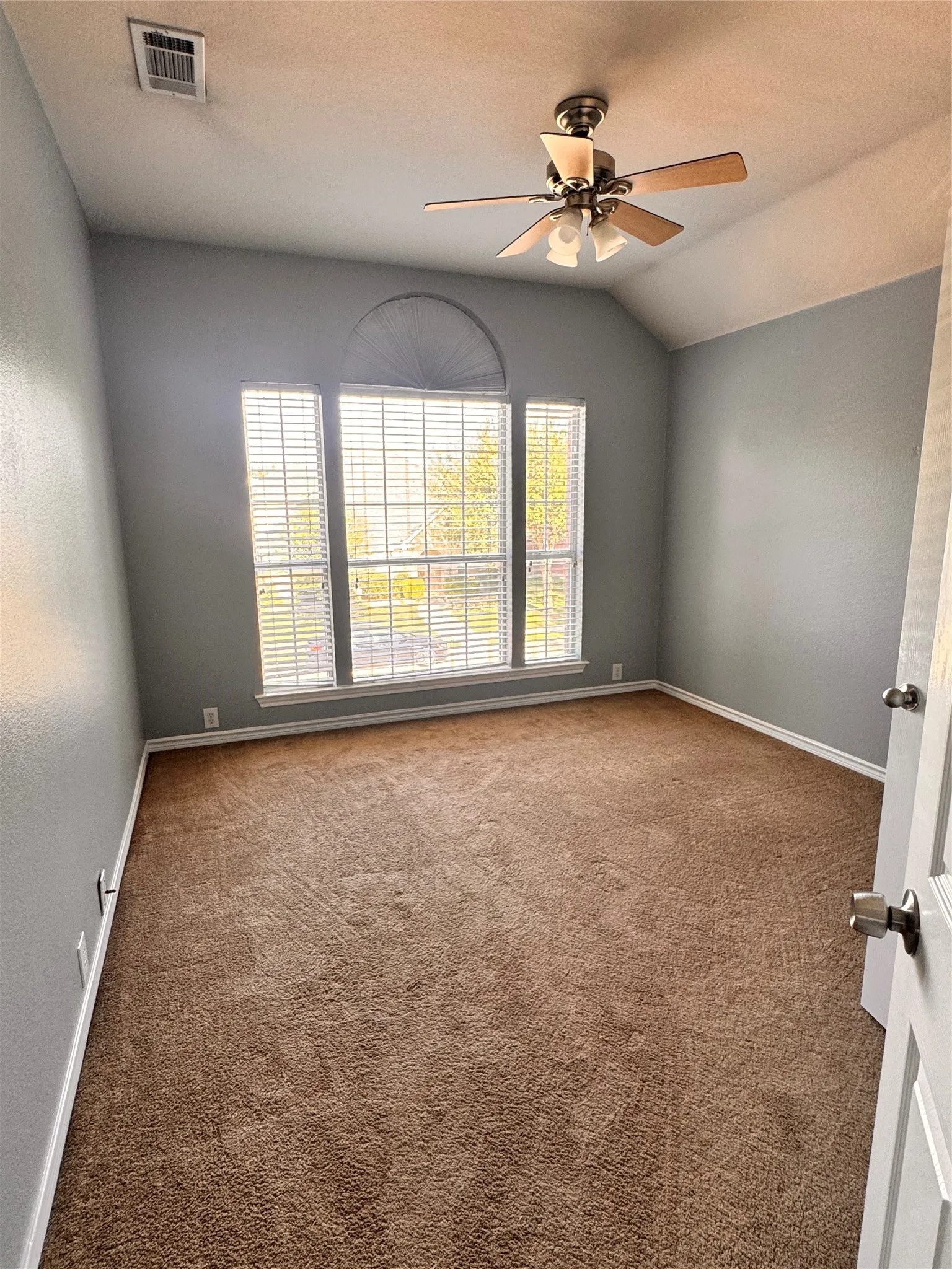 Single Family Residence For Rent in Collin County , 7585 Ravenhill Drive, Frisco, Texas 75035, 4 Bedroom, 3 Bathroom, 2 Garage spaces, 2,985 Sqft, built in 2003, mls#21374721, Real Estate Agent in Frisco, Homes For Rent in Collin county, Homes For Rent in Frisco, Realtor in Frisco Texas, Real Estate Brokerage Independent Realty Texas, Luminita Cordes Realtor
