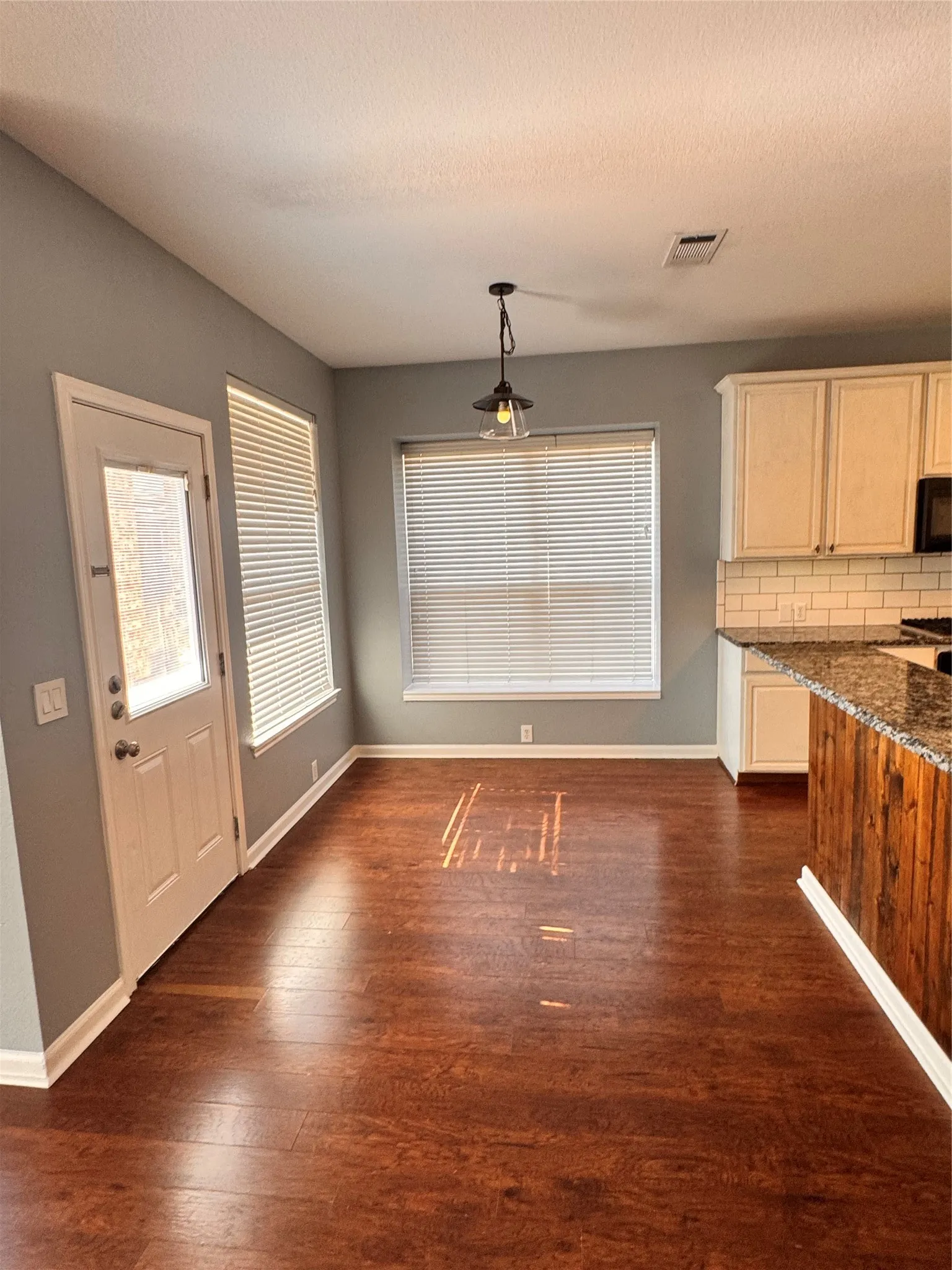 Single Family Residence For Rent in Collin County , 7585 Ravenhill Drive, Frisco, Texas 75035, 4 Bedroom, 3 Bathroom, 2 Garage spaces, 2,985 Sqft, built in 2003, mls#21374721, Real Estate Agent in Frisco, Homes For Rent in Collin county, Homes For Rent in Frisco, Realtor in Frisco Texas, Real Estate Brokerage Independent Realty Texas, Luminita Cordes Realtor