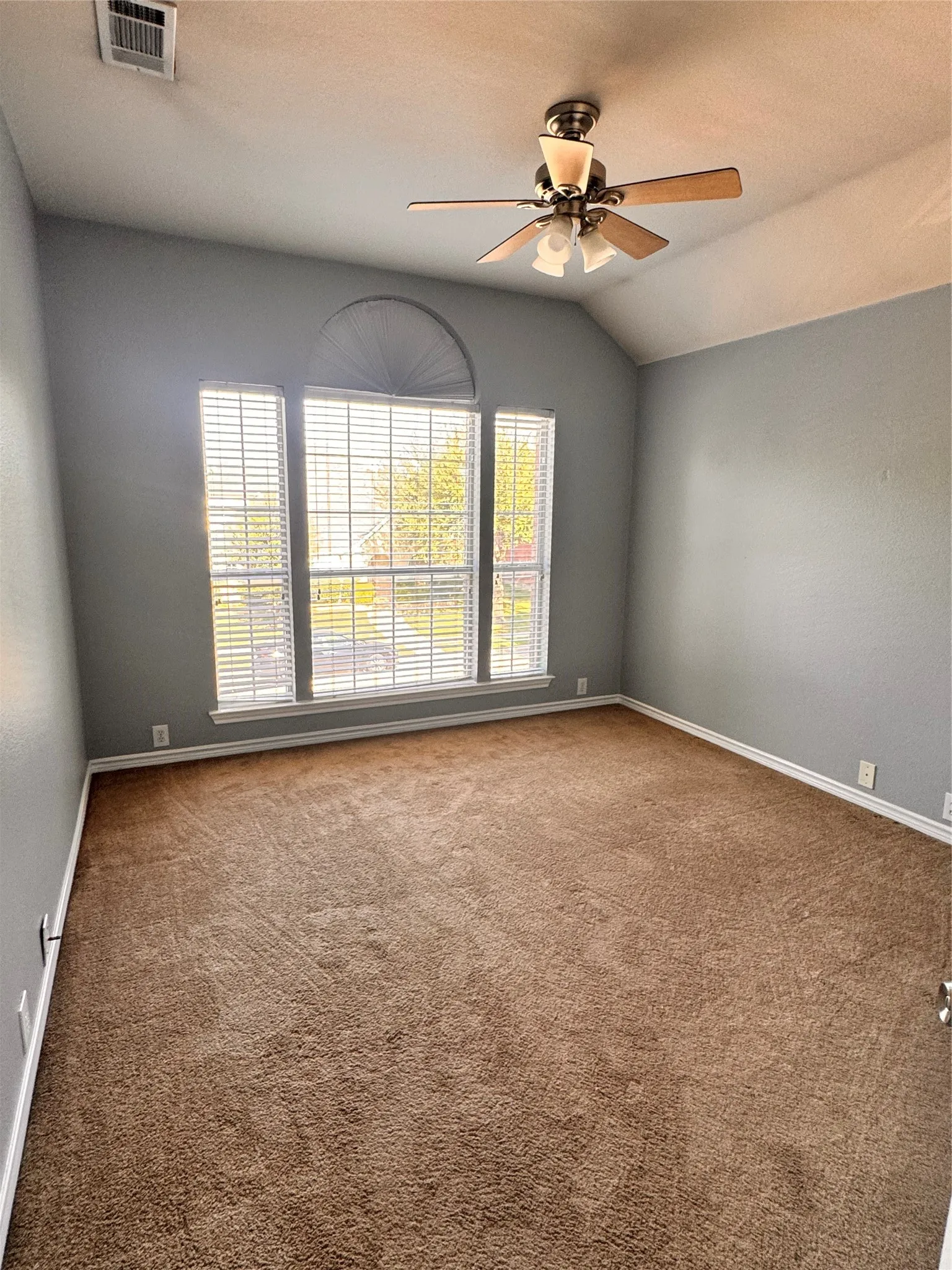 Single Family Residence For Rent in Collin County , 7585 Ravenhill Drive, Frisco, Texas 75035, 4 Bedroom, 3 Bathroom, 2 Garage spaces, 2,985 Sqft, built in 2003, mls#21374721, Real Estate Agent in Frisco, Homes For Rent in Collin county, Homes For Rent in Frisco, Realtor in Frisco Texas, Real Estate Brokerage Independent Realty Texas, Luminita Cordes Realtor