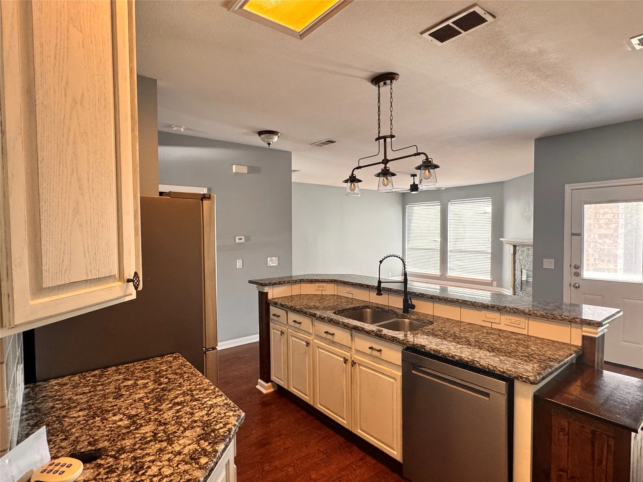 Single Family Residence For Rent in Collin County , 7585 Ravenhill Drive, Frisco, Texas 75035, 4 Bedroom, 3 Bathroom, 2 Garage spaces, 2,985 Sqft, built in 2003, mls#21374721, Real Estate Agent in Frisco, Homes For Rent in Collin county, Homes For Rent in Frisco, Realtor in Frisco Texas, Real Estate Brokerage Independent Realty Texas, Luminita Cordes Realtor