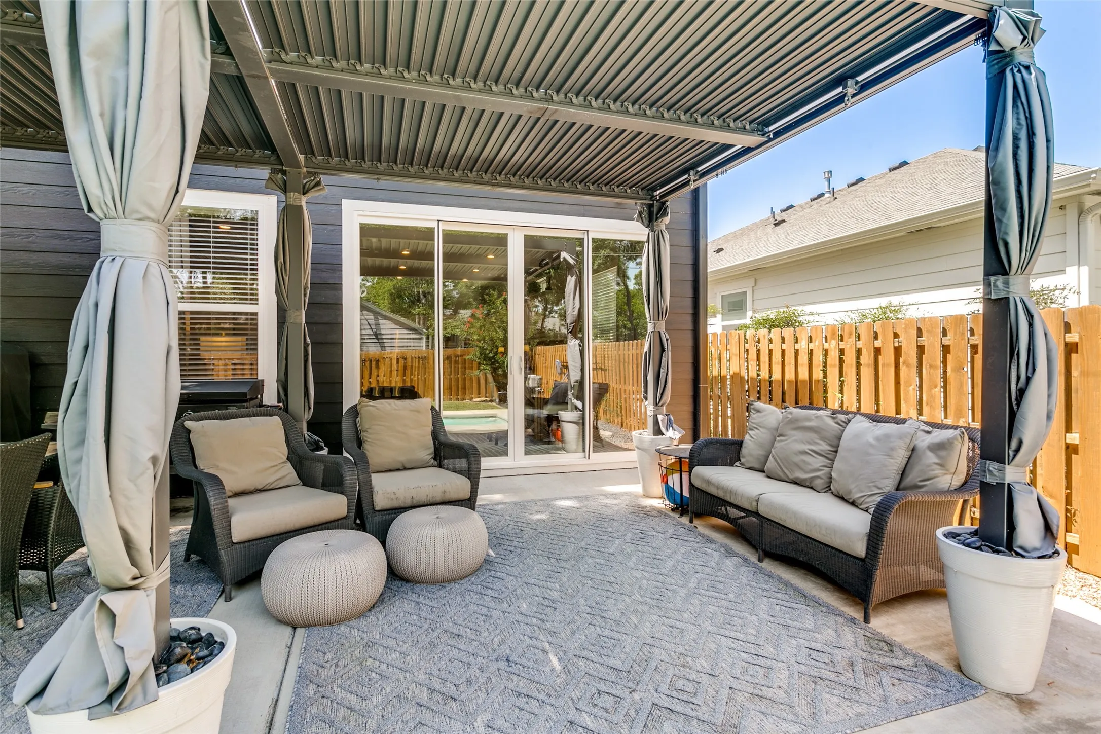 Single Family Residence For Rent in Tarrant County , 4920 Birchman Avenue, Fort Worth, Texas 76107, 3 Bedroom, 3 Bathroom, 1 Garage spaces, 1,842 Sqft, built in 1943, mls#21374731, Real Estate Agent in Fort Worth, Homes For Rent in Tarrant county, Homes For Rent in Fort Worth, Realtor in Fort Worth Texas, Real Estate Brokerage Independent Realty Texas, Luminita Cordes Realtor