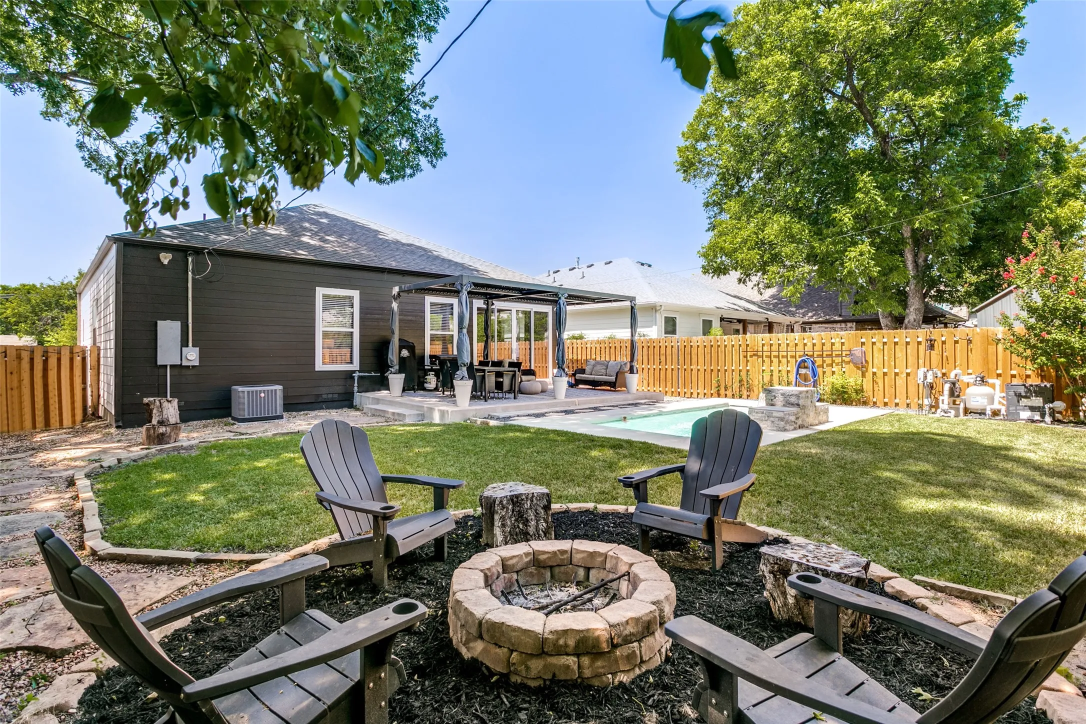 Single Family Residence For Rent in Tarrant County , 4920 Birchman Avenue, Fort Worth, Texas 76107, 3 Bedroom, 3 Bathroom, 1 Garage spaces, 1,842 Sqft, built in 1943, mls#21374731, Real Estate Agent in Fort Worth, Homes For Rent in Tarrant county, Homes For Rent in Fort Worth, Realtor in Fort Worth Texas, Real Estate Brokerage Independent Realty Texas, Luminita Cordes Realtor