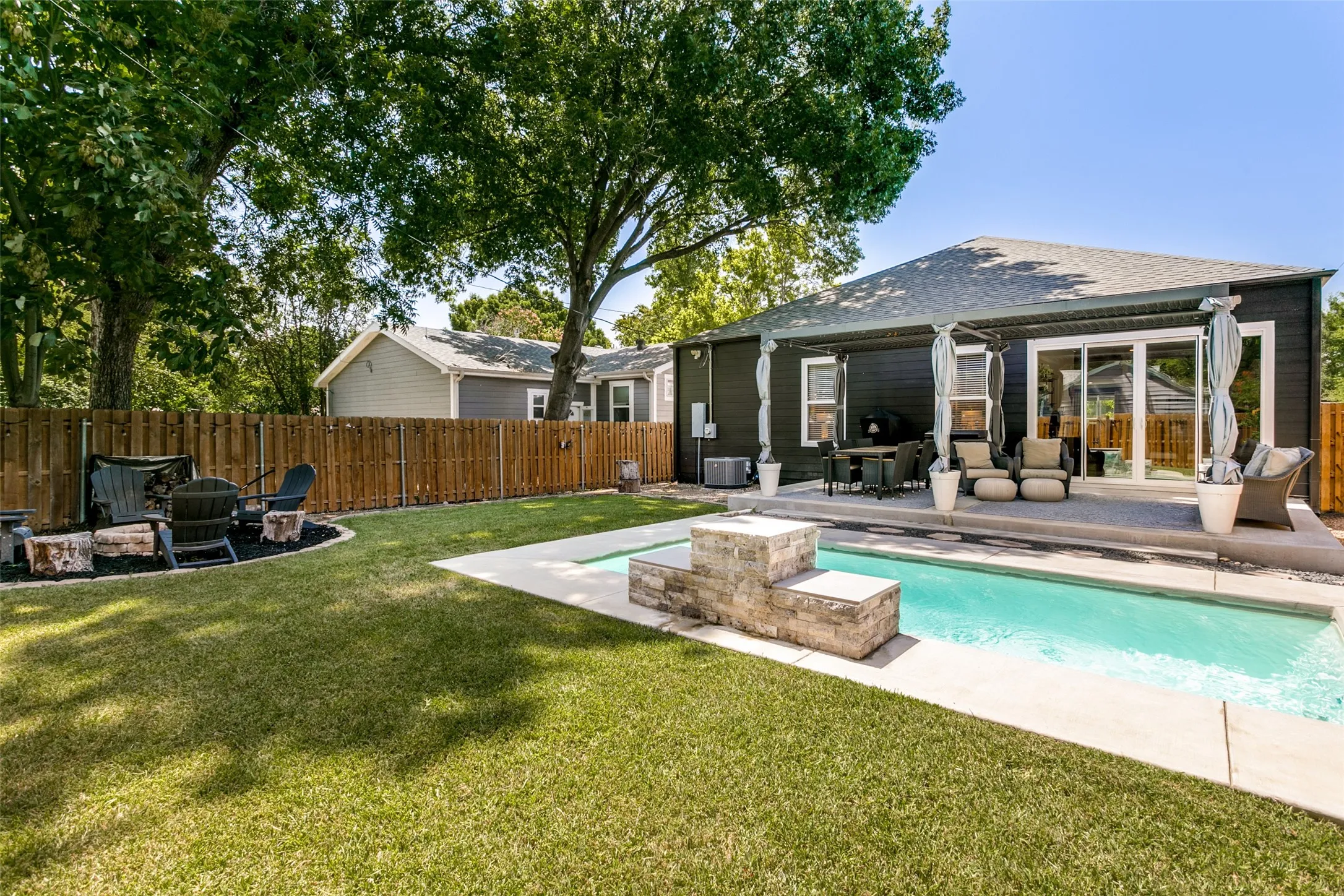 Single Family Residence For Rent in Tarrant County , 4920 Birchman Avenue, Fort Worth, Texas 76107, 3 Bedroom, 3 Bathroom, 1 Garage spaces, 1,842 Sqft, built in 1943, mls#21374731, Real Estate Agent in Fort Worth, Homes For Rent in Tarrant county, Homes For Rent in Fort Worth, Realtor in Fort Worth Texas, Real Estate Brokerage Independent Realty Texas, Luminita Cordes Realtor