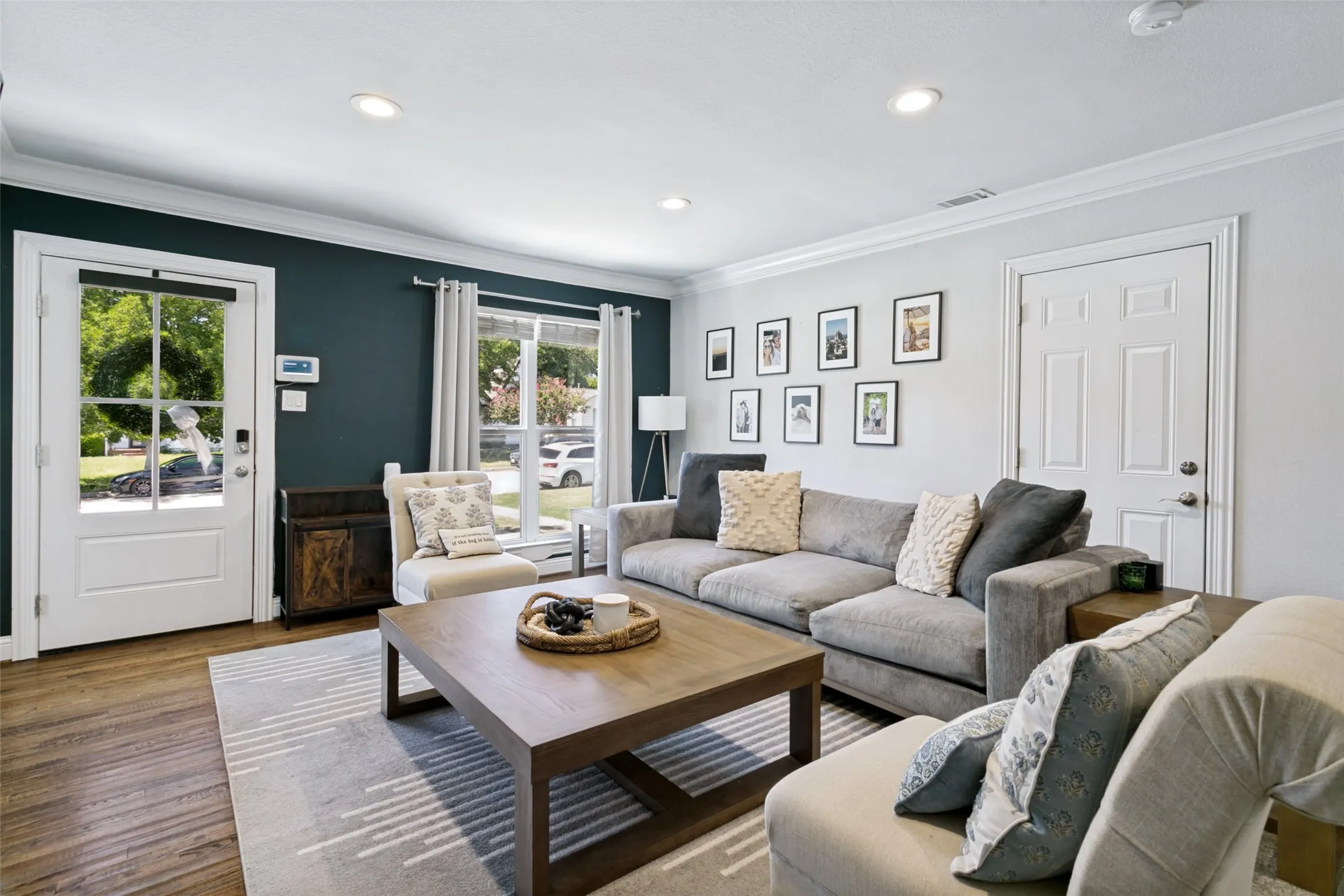 Single Family Residence For Rent in Tarrant County , 4920 Birchman Avenue, Fort Worth, Texas 76107, 3 Bedroom, 3 Bathroom, 1 Garage spaces, 1,842 Sqft, built in 1943, mls#21374731, Real Estate Agent in Fort Worth, Homes For Rent in Tarrant county, Homes For Rent in Fort Worth, Realtor in Fort Worth Texas, Real Estate Brokerage Independent Realty Texas, Luminita Cordes Realtor
