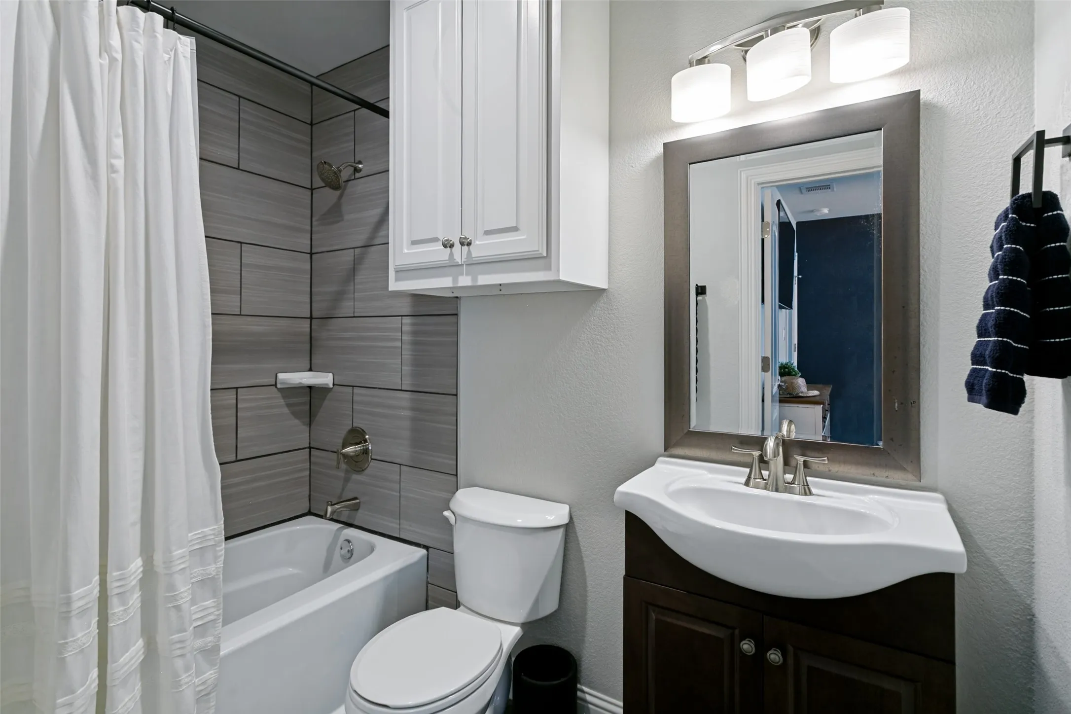 Single Family Residence For Rent in Tarrant County , 4920 Birchman Avenue, Fort Worth, Texas 76107, 3 Bedroom, 3 Bathroom, 1 Garage spaces, 1,842 Sqft, built in 1943, mls#21374731, Real Estate Agent in Fort Worth, Homes For Rent in Tarrant county, Homes For Rent in Fort Worth, Realtor in Fort Worth Texas, Real Estate Brokerage Independent Realty Texas, Luminita Cordes Realtor