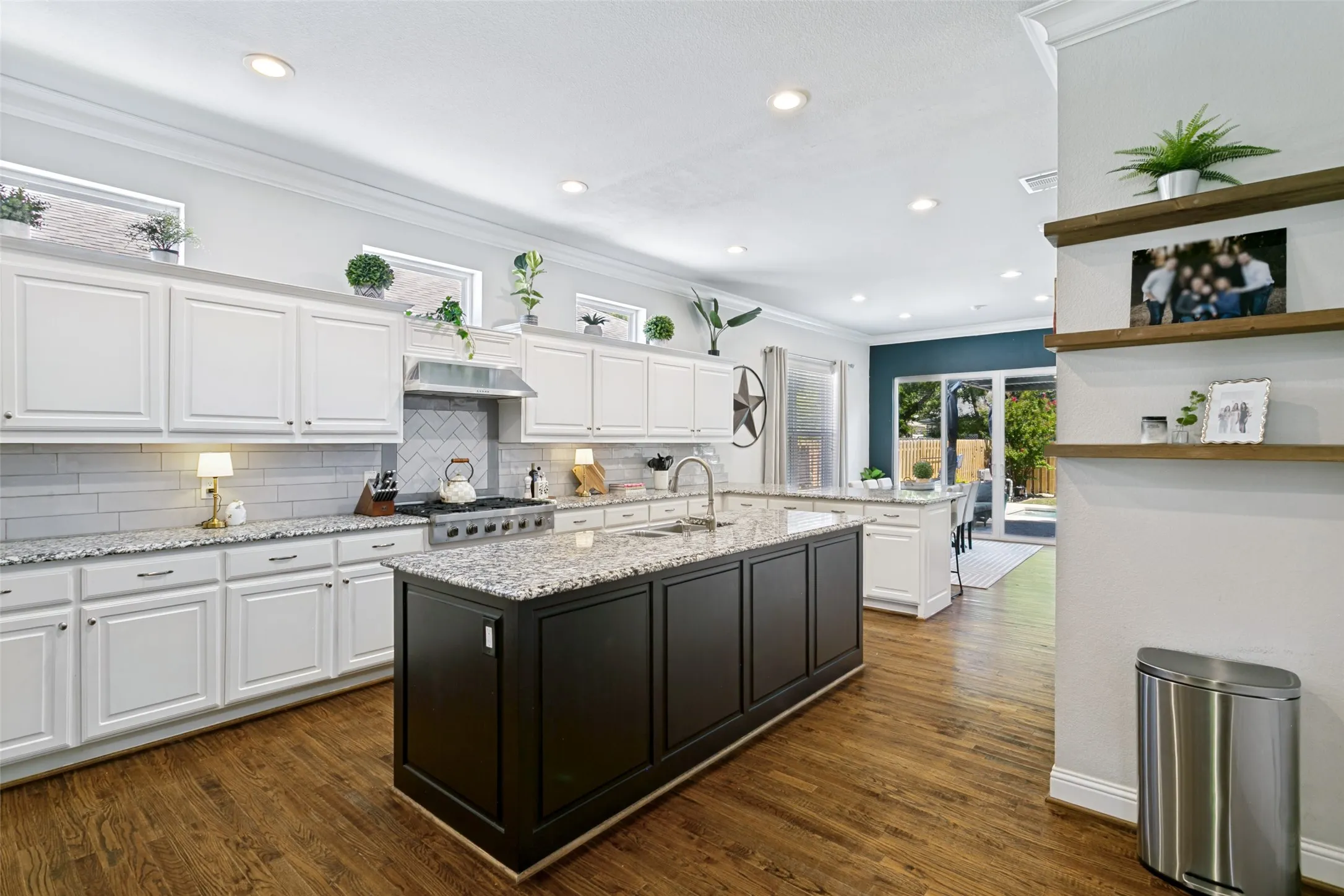 Single Family Residence For Rent in Tarrant County , 4920 Birchman Avenue, Fort Worth, Texas 76107, 3 Bedroom, 3 Bathroom, 1 Garage spaces, 1,842 Sqft, built in 1943, mls#21374731, Real Estate Agent in Fort Worth, Homes For Rent in Tarrant county, Homes For Rent in Fort Worth, Realtor in Fort Worth Texas, Real Estate Brokerage Independent Realty Texas, Luminita Cordes Realtor