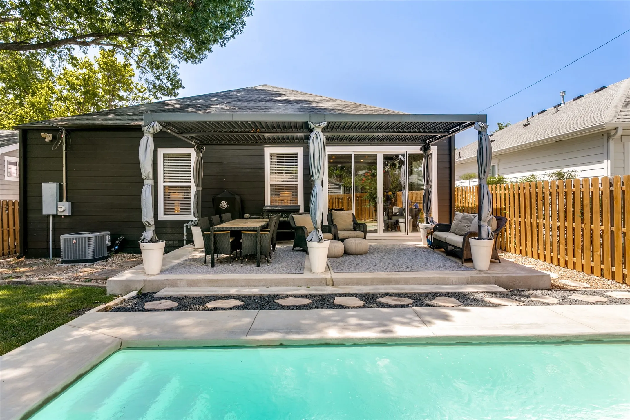 Single Family Residence For Rent in Tarrant County , 4920 Birchman Avenue, Fort Worth, Texas 76107, 3 Bedroom, 3 Bathroom, 1 Garage spaces, 1,842 Sqft, built in 1943, mls#21374731, Real Estate Agent in Fort Worth, Homes For Rent in Tarrant county, Homes For Rent in Fort Worth, Realtor in Fort Worth Texas, Real Estate Brokerage Independent Realty Texas, Luminita Cordes Realtor