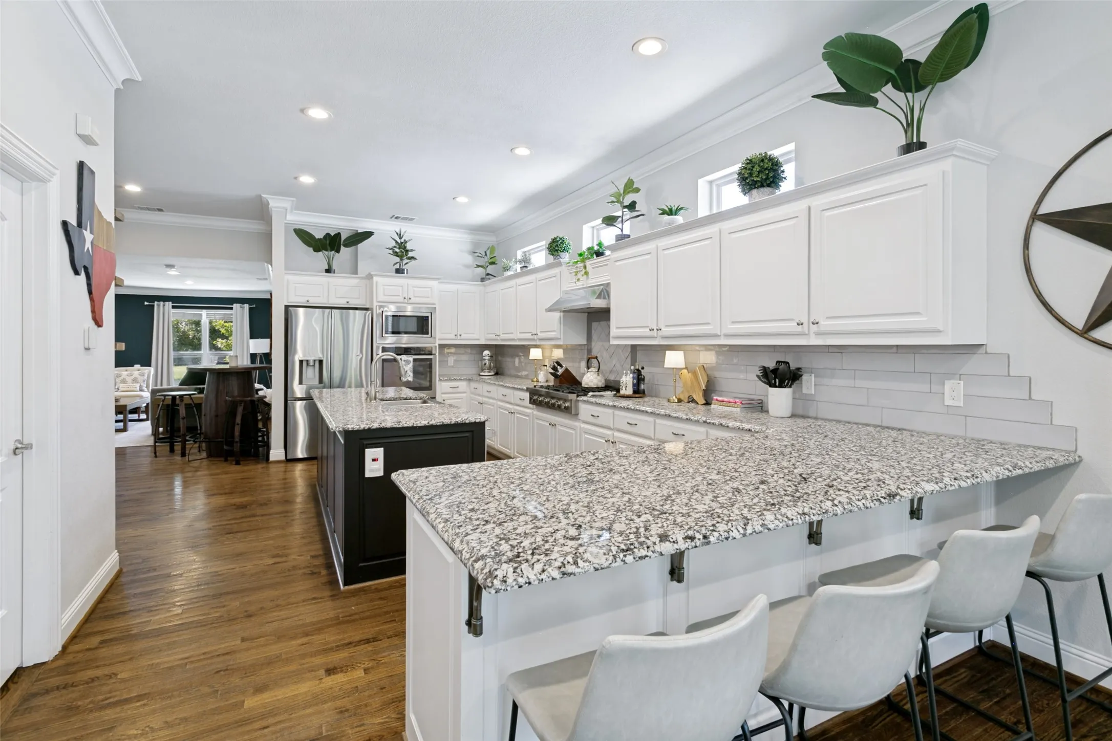Single Family Residence For Rent in Tarrant County , 4920 Birchman Avenue, Fort Worth, Texas 76107, 3 Bedroom, 3 Bathroom, 1 Garage spaces, 1,842 Sqft, built in 1943, mls#21374731, Real Estate Agent in Fort Worth, Homes For Rent in Tarrant county, Homes For Rent in Fort Worth, Realtor in Fort Worth Texas, Real Estate Brokerage Independent Realty Texas, Luminita Cordes Realtor