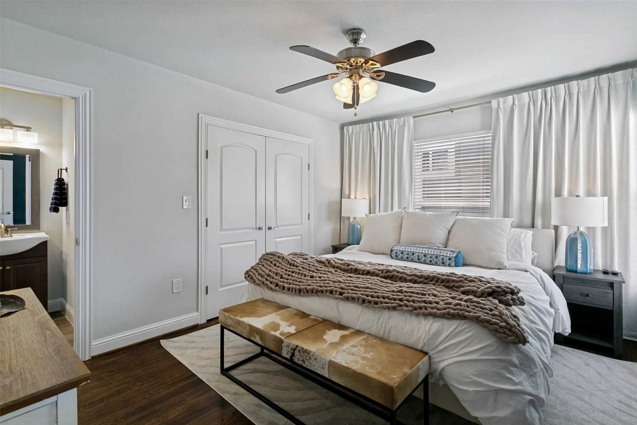 Single Family Residence For Rent in Tarrant County , 4920 Birchman Avenue, Fort Worth, Texas 76107, 3 Bedroom, 3 Bathroom, 1 Garage spaces, 1,842 Sqft, built in 1943, mls#21374731, Real Estate Agent in Fort Worth, Homes For Rent in Tarrant county, Homes For Rent in Fort Worth, Realtor in Fort Worth Texas, Real Estate Brokerage Independent Realty Texas, Luminita Cordes Realtor