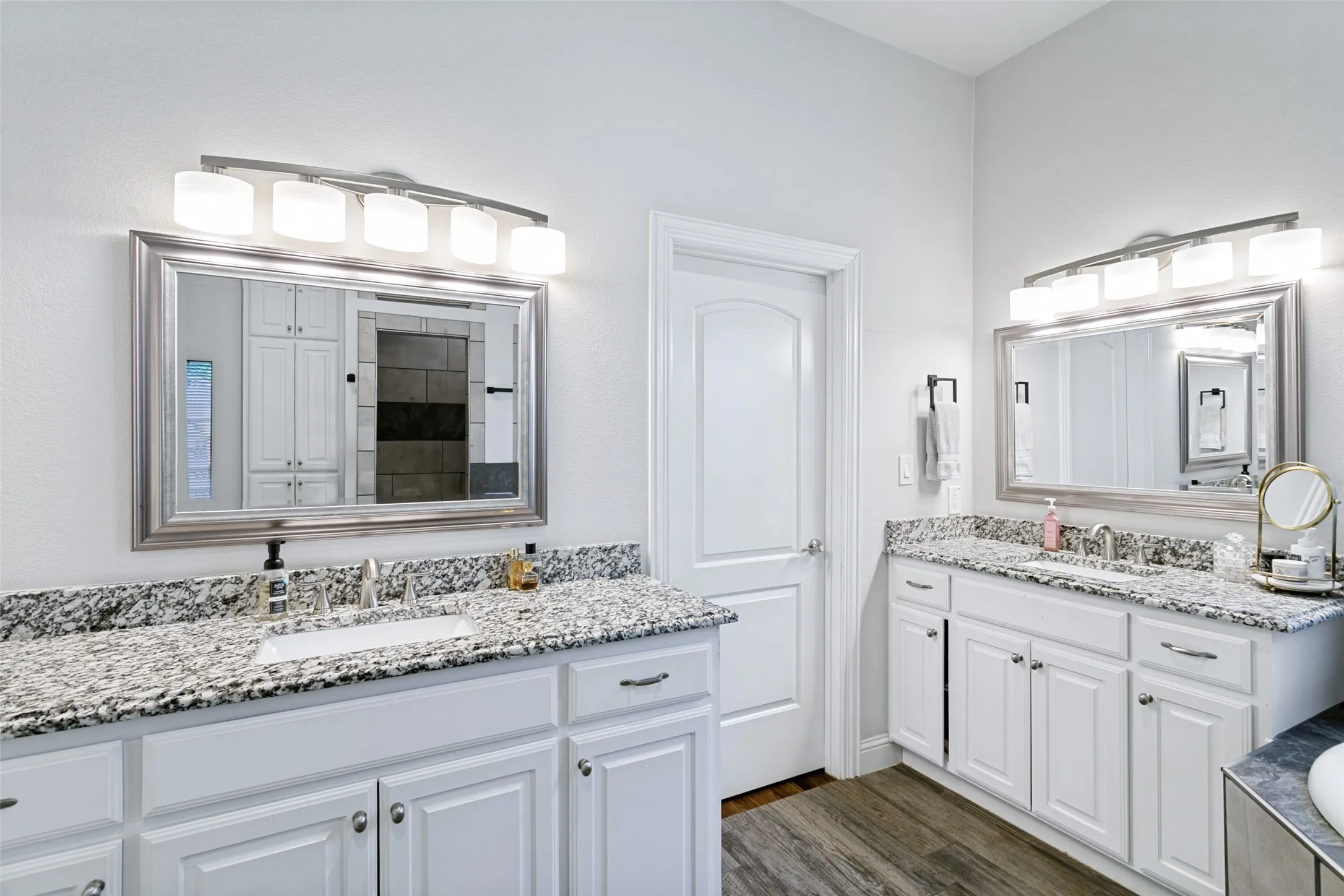 Single Family Residence For Rent in Tarrant County , 4920 Birchman Avenue, Fort Worth, Texas 76107, 3 Bedroom, 3 Bathroom, 1 Garage spaces, 1,842 Sqft, built in 1943, mls#21374731, Real Estate Agent in Fort Worth, Homes For Rent in Tarrant county, Homes For Rent in Fort Worth, Realtor in Fort Worth Texas, Real Estate Brokerage Independent Realty Texas, Luminita Cordes Realtor