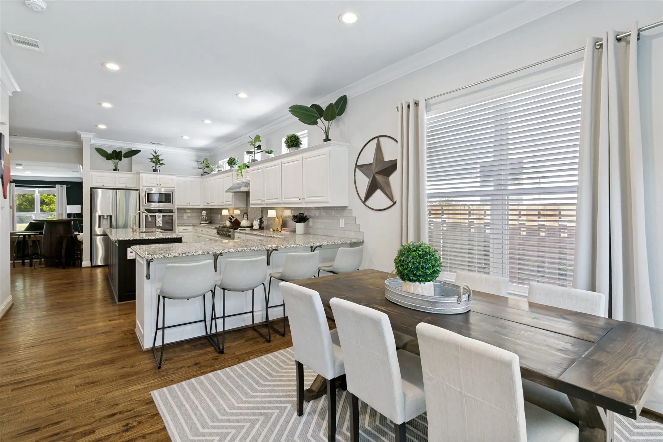 Single Family Residence For Rent in Tarrant County , 4920 Birchman Avenue, Fort Worth, Texas 76107, 3 Bedroom, 3 Bathroom, 1 Garage spaces, 1,842 Sqft, built in 1943, mls#21374731, Real Estate Agent in Fort Worth, Homes For Rent in Tarrant county, Homes For Rent in Fort Worth, Realtor in Fort Worth Texas, Real Estate Brokerage Independent Realty Texas, Luminita Cordes Realtor