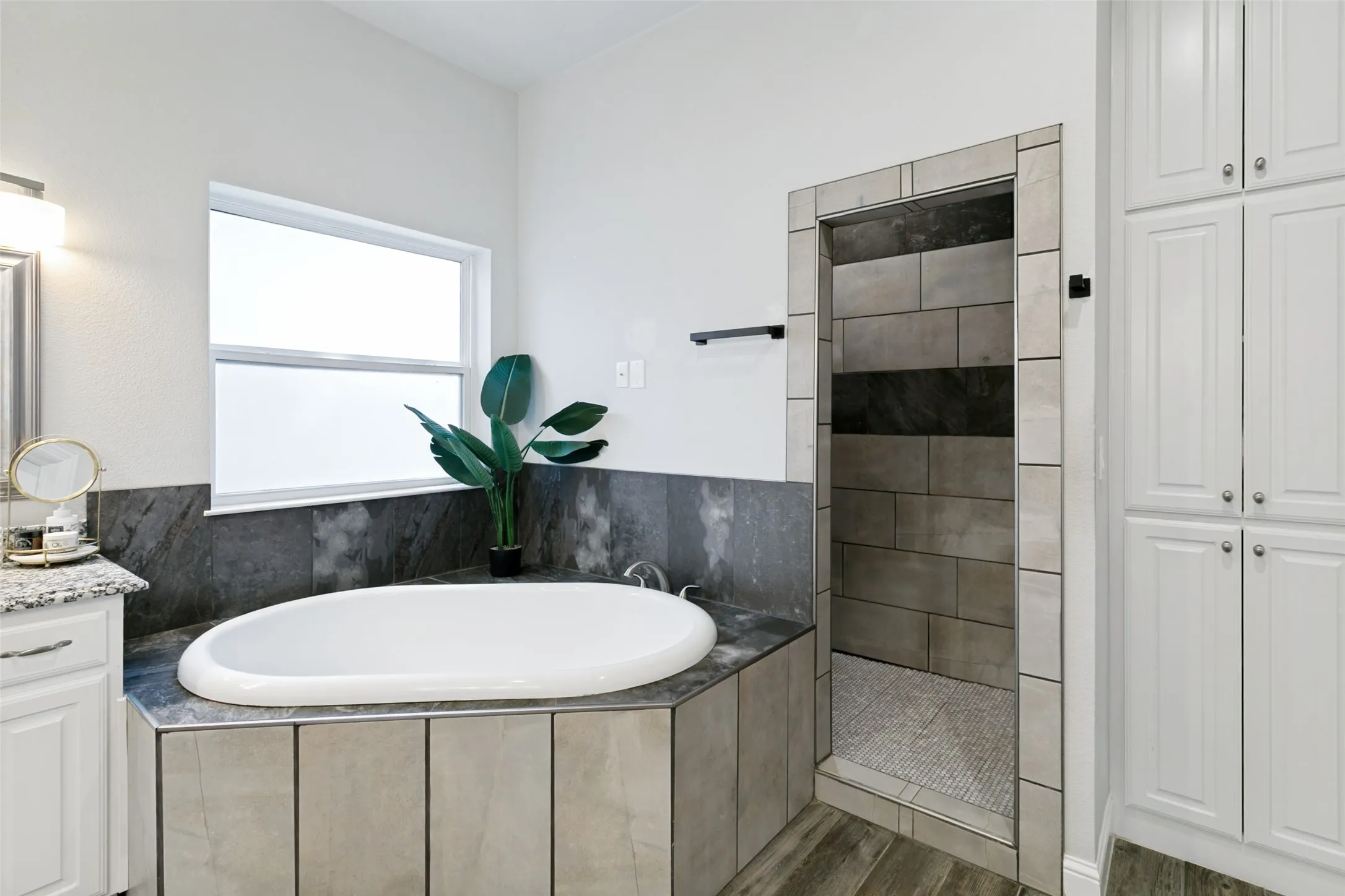 Single Family Residence For Rent in Tarrant County , 4920 Birchman Avenue, Fort Worth, Texas 76107, 3 Bedroom, 3 Bathroom, 1 Garage spaces, 1,842 Sqft, built in 1943, mls#21374731, Real Estate Agent in Fort Worth, Homes For Rent in Tarrant county, Homes For Rent in Fort Worth, Realtor in Fort Worth Texas, Real Estate Brokerage Independent Realty Texas, Luminita Cordes Realtor