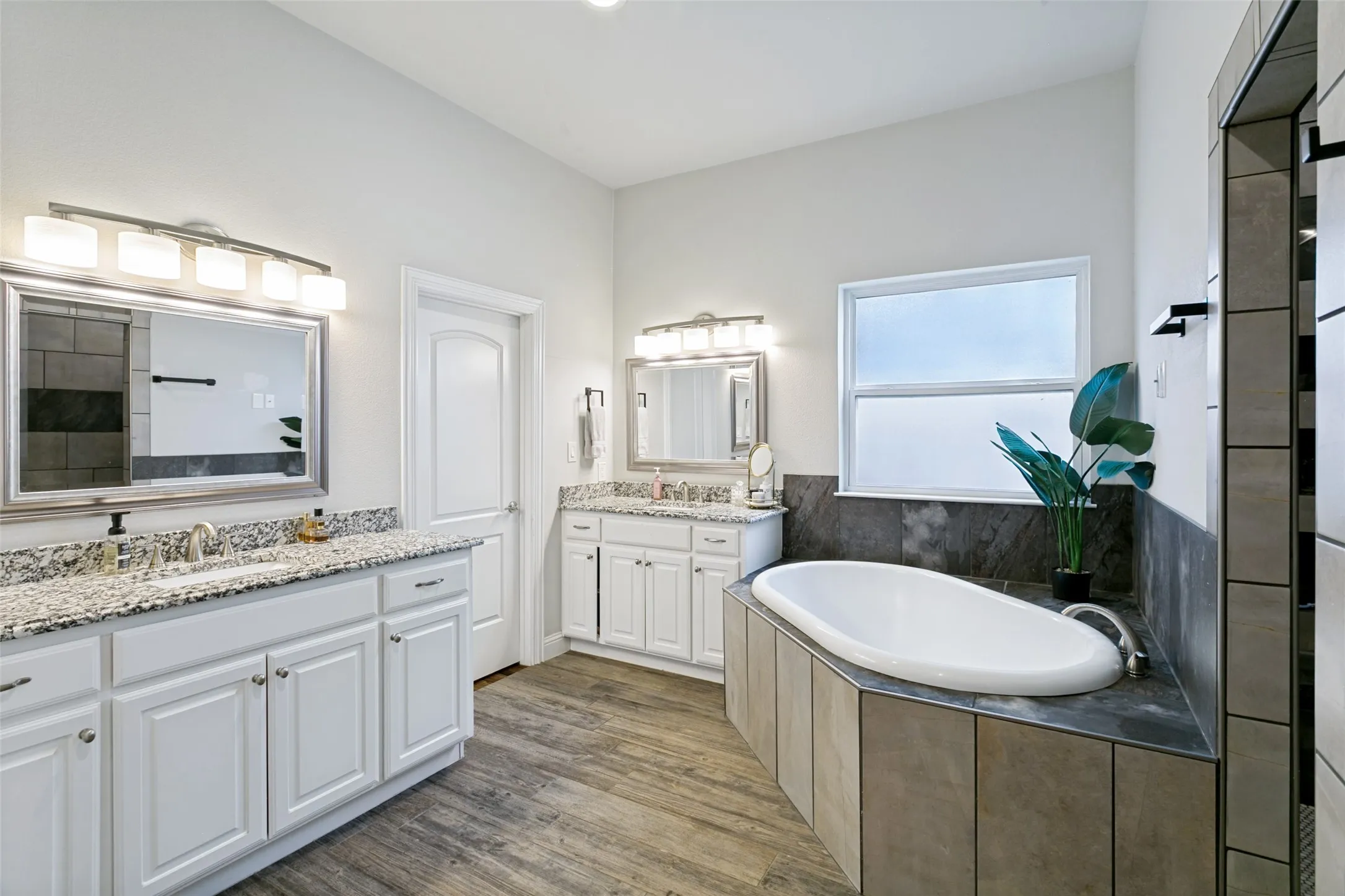 Single Family Residence For Rent in Tarrant County , 4920 Birchman Avenue, Fort Worth, Texas 76107, 3 Bedroom, 3 Bathroom, 1 Garage spaces, 1,842 Sqft, built in 1943, mls#21374731, Real Estate Agent in Fort Worth, Homes For Rent in Tarrant county, Homes For Rent in Fort Worth, Realtor in Fort Worth Texas, Real Estate Brokerage Independent Realty Texas, Luminita Cordes Realtor