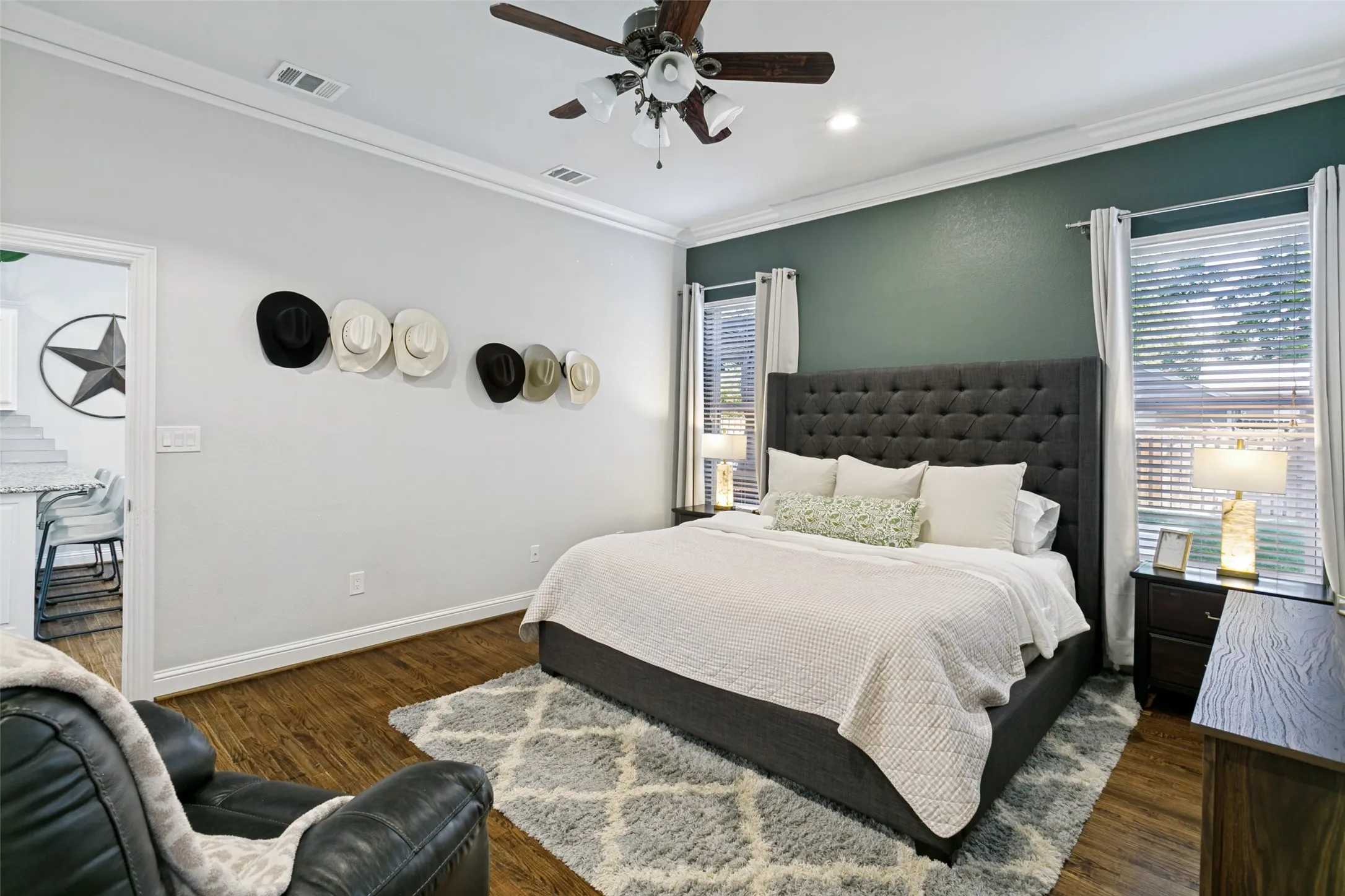 Single Family Residence For Rent in Tarrant County , 4920 Birchman Avenue, Fort Worth, Texas 76107, 3 Bedroom, 3 Bathroom, 1 Garage spaces, 1,842 Sqft, built in 1943, mls#21374731, Real Estate Agent in Fort Worth, Homes For Rent in Tarrant county, Homes For Rent in Fort Worth, Realtor in Fort Worth Texas, Real Estate Brokerage Independent Realty Texas, Luminita Cordes Realtor