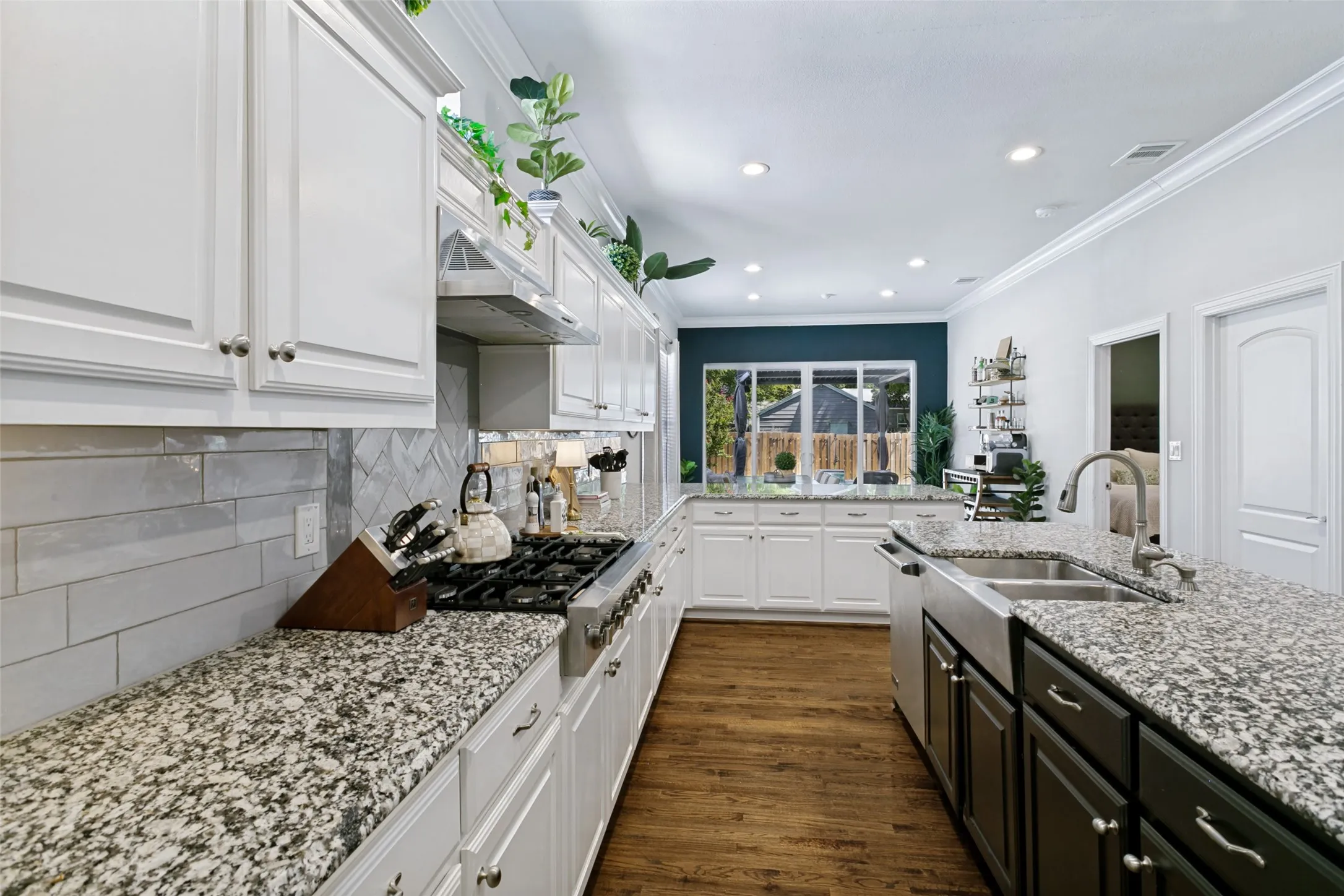 Single Family Residence For Rent in Tarrant County , 4920 Birchman Avenue, Fort Worth, Texas 76107, 3 Bedroom, 3 Bathroom, 1 Garage spaces, 1,842 Sqft, built in 1943, mls#21374731, Real Estate Agent in Fort Worth, Homes For Rent in Tarrant county, Homes For Rent in Fort Worth, Realtor in Fort Worth Texas, Real Estate Brokerage Independent Realty Texas, Luminita Cordes Realtor