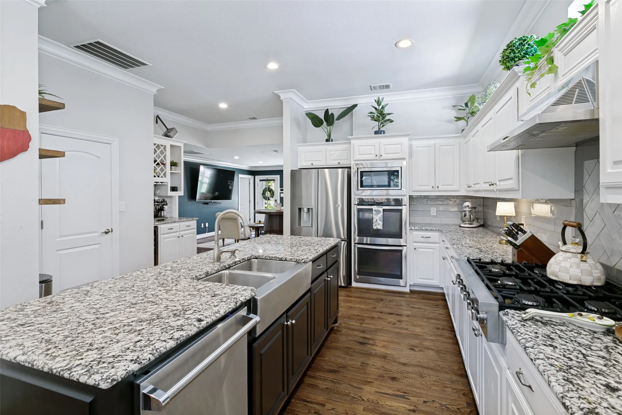 Single Family Residence For Rent in Tarrant County , 4920 Birchman Avenue, Fort Worth, Texas 76107, 3 Bedroom, 3 Bathroom, 1 Garage spaces, 1,842 Sqft, built in 1943, mls#21374731, Real Estate Agent in Fort Worth, Homes For Rent in Tarrant county, Homes For Rent in Fort Worth, Realtor in Fort Worth Texas, Real Estate Brokerage Independent Realty Texas, Luminita Cordes Realtor