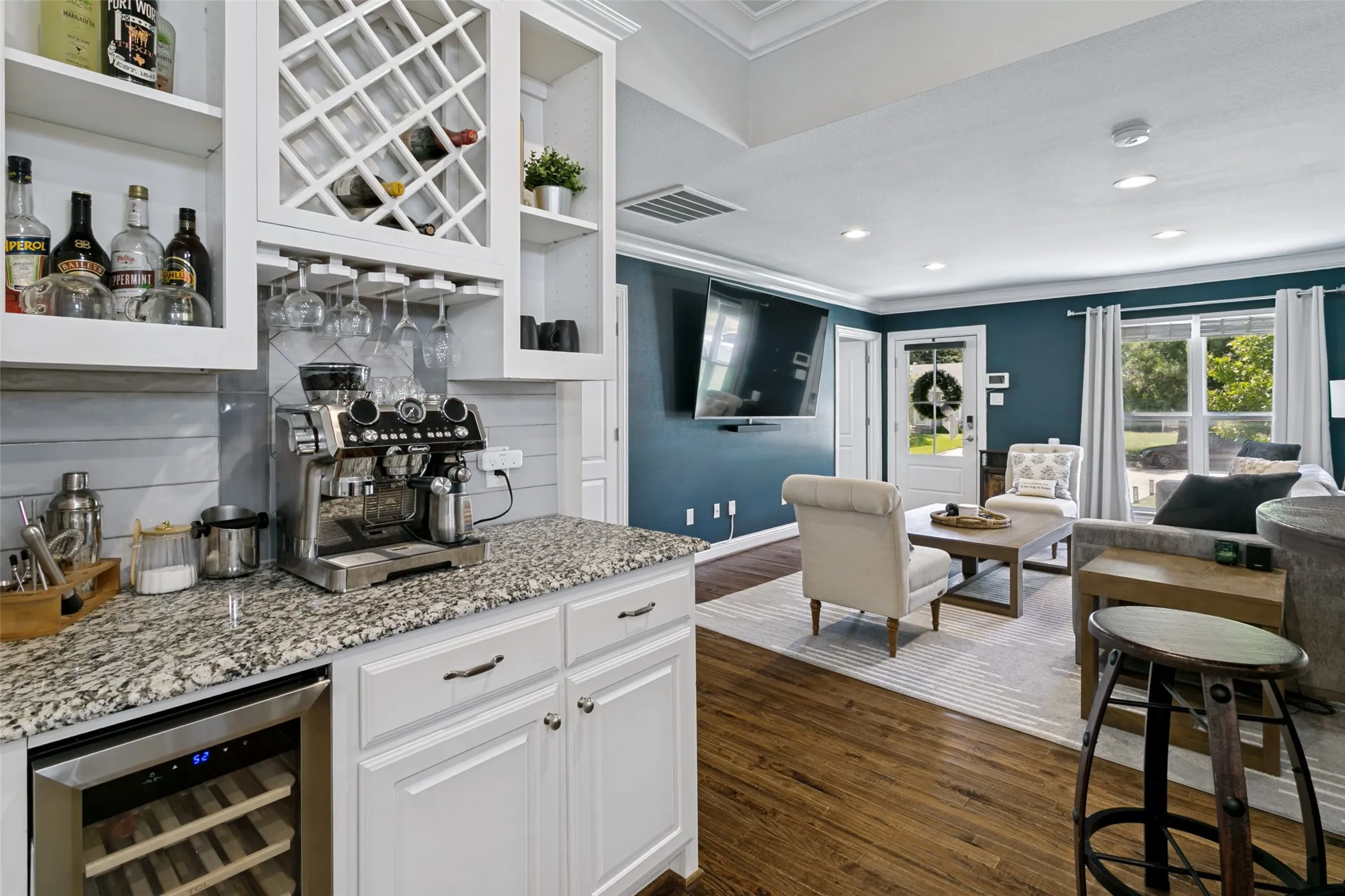 Single Family Residence For Rent in Tarrant County , 4920 Birchman Avenue, Fort Worth, Texas 76107, 3 Bedroom, 3 Bathroom, 1 Garage spaces, 1,842 Sqft, built in 1943, mls#21374731, Real Estate Agent in Fort Worth, Homes For Rent in Tarrant county, Homes For Rent in Fort Worth, Realtor in Fort Worth Texas, Real Estate Brokerage Independent Realty Texas, Luminita Cordes Realtor