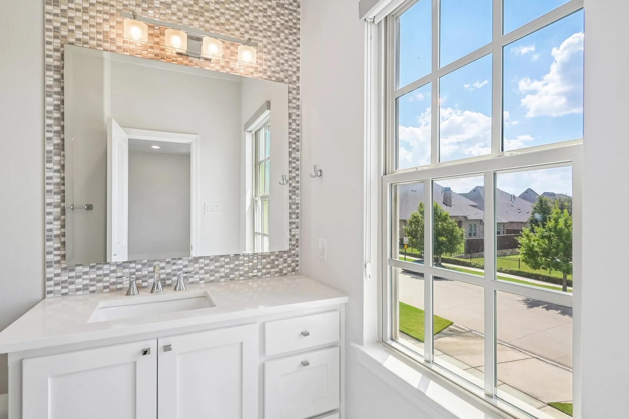 En-suite full bathroom