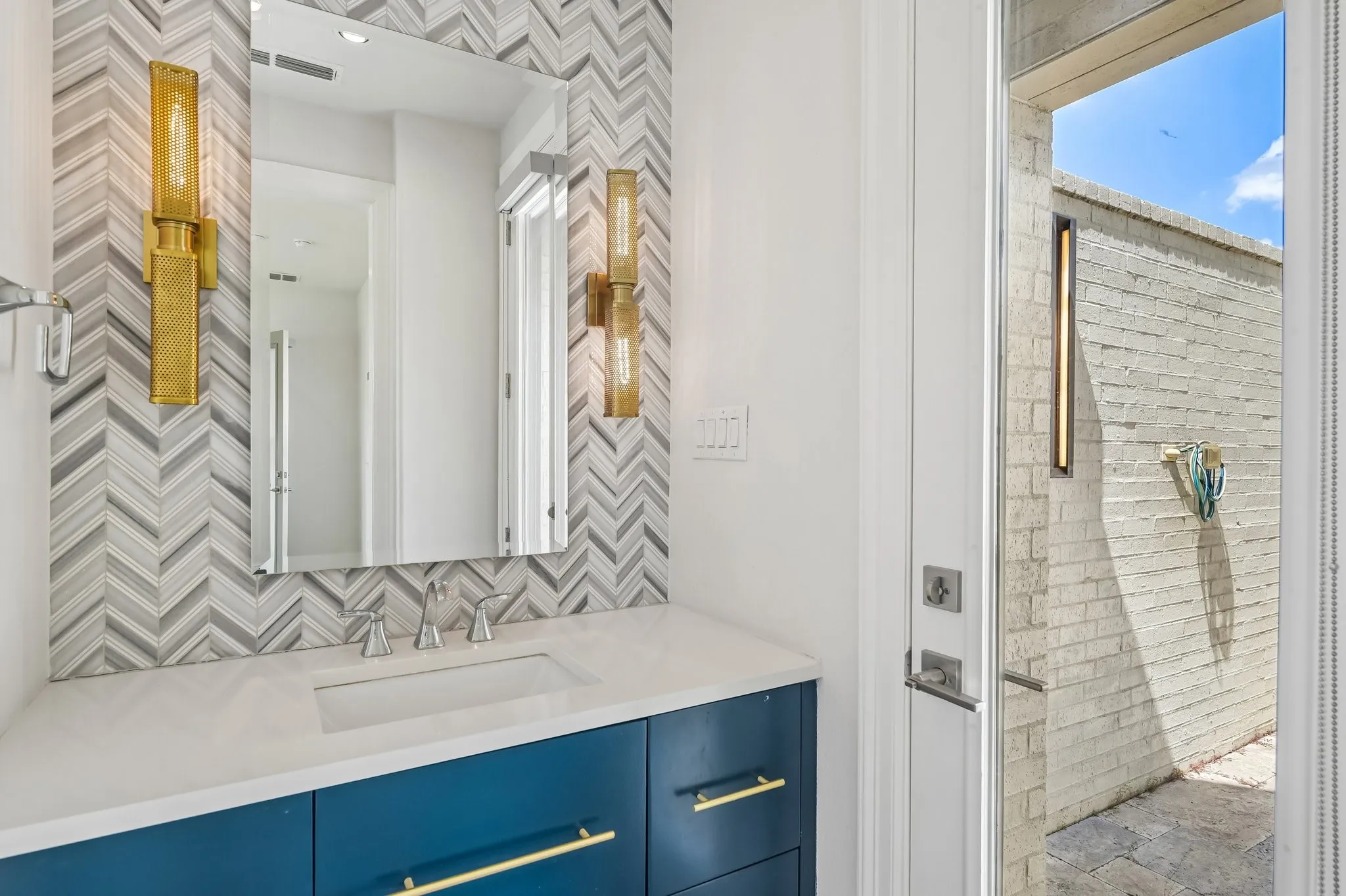 Casita en-suite full bathroom