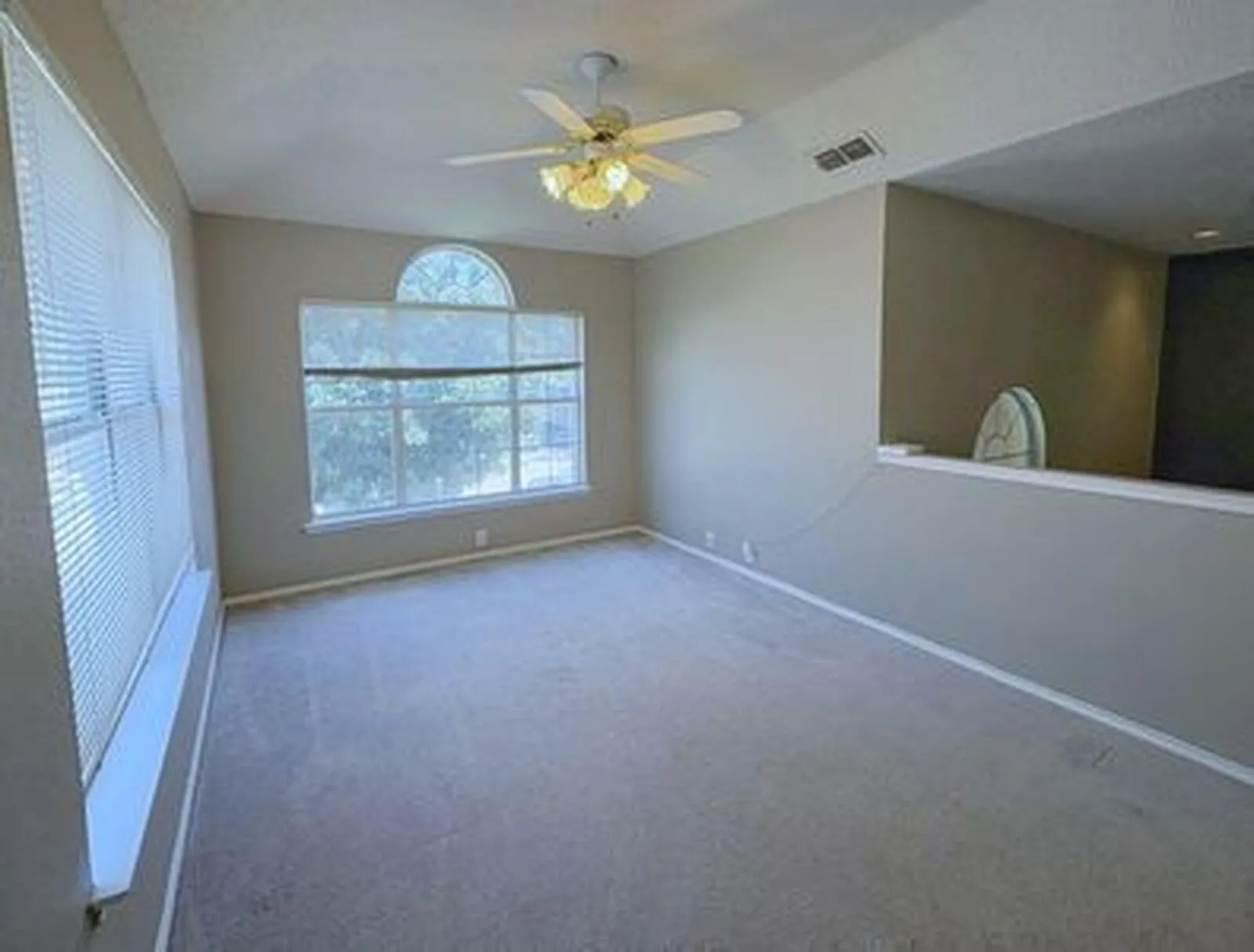 Single Family Residence For Sale in Tarrant County , 1149 Highland Station Drive, Saginaw, Texas 76131, 4 Bedroom, 3 Bathroom, 2 Garage spaces, 2,249 Sqft, built in 1995, mls#21374725, Real Estate Agent in Saginaw, Homes For Sale in Tarrant county, Homes For Sale in Saginaw, Realtor in Saginaw Texas, Real Estate Brokerage Independent Realty Texas, Luminita Cordes Realtor
