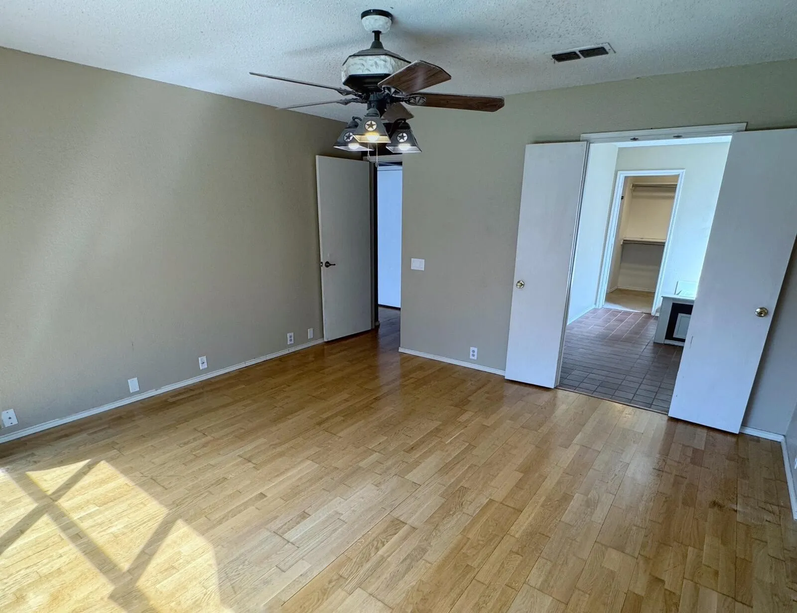 Single Family Residence For Sale in Tarrant County , 1149 Highland Station Drive, Saginaw, Texas 76131, 4 Bedroom, 3 Bathroom, 2 Garage spaces, 2,249 Sqft, built in 1995, mls#21374725, Real Estate Agent in Saginaw, Homes For Sale in Tarrant county, Homes For Sale in Saginaw, Realtor in Saginaw Texas, Real Estate Brokerage Independent Realty Texas, Luminita Cordes Realtor