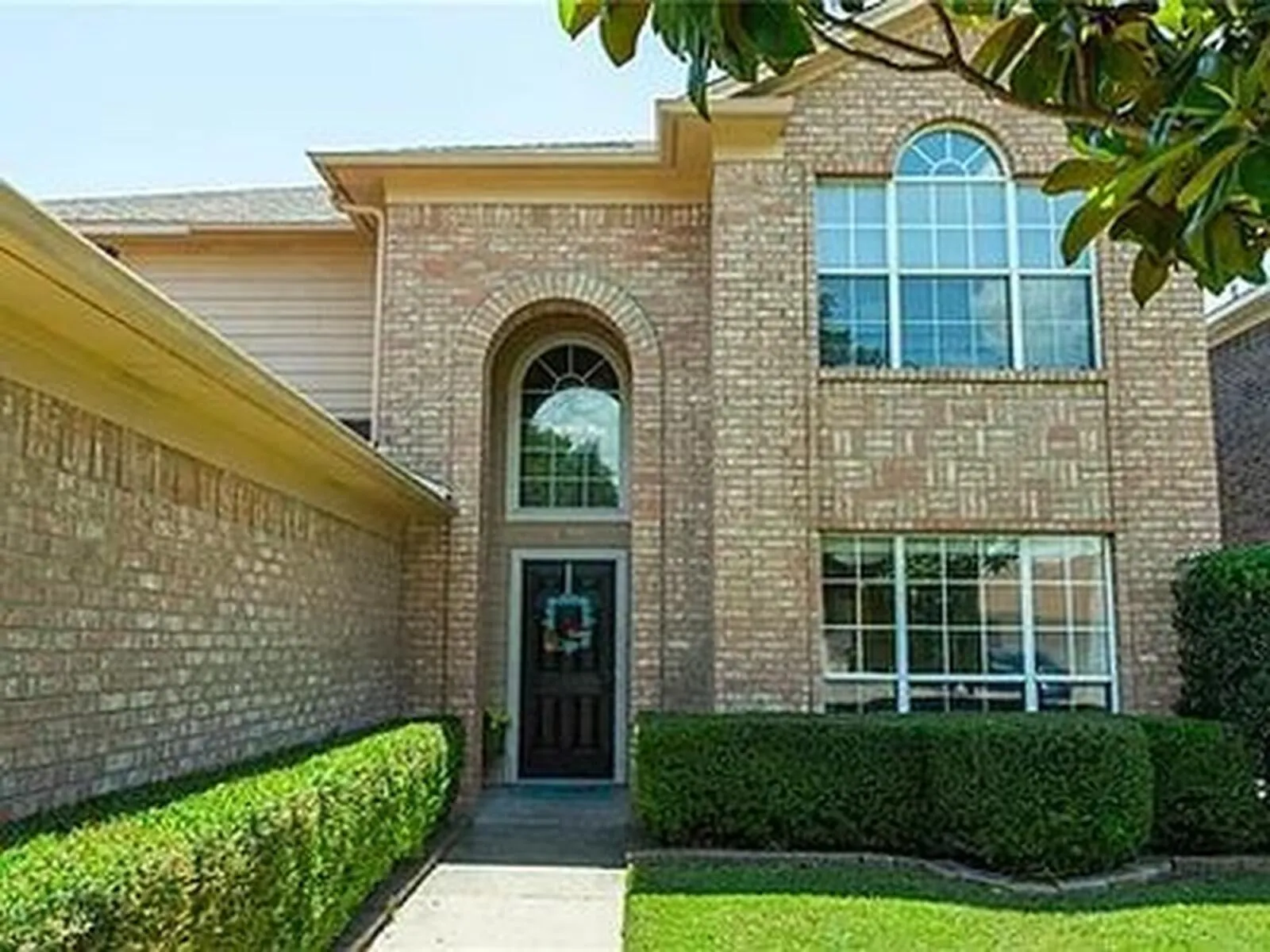 Single Family Residence For Sale in Tarrant County , 1149 Highland Station Drive, Saginaw, Texas 76131, 4 Bedroom, 3 Bathroom, 2 Garage spaces, 2,249 Sqft, built in 1995, mls#21374725, Real Estate Agent in Saginaw, Homes For Sale in Tarrant county, Homes For Sale in Saginaw, Realtor in Saginaw Texas, Real Estate Brokerage Independent Realty Texas, Luminita Cordes Realtor
