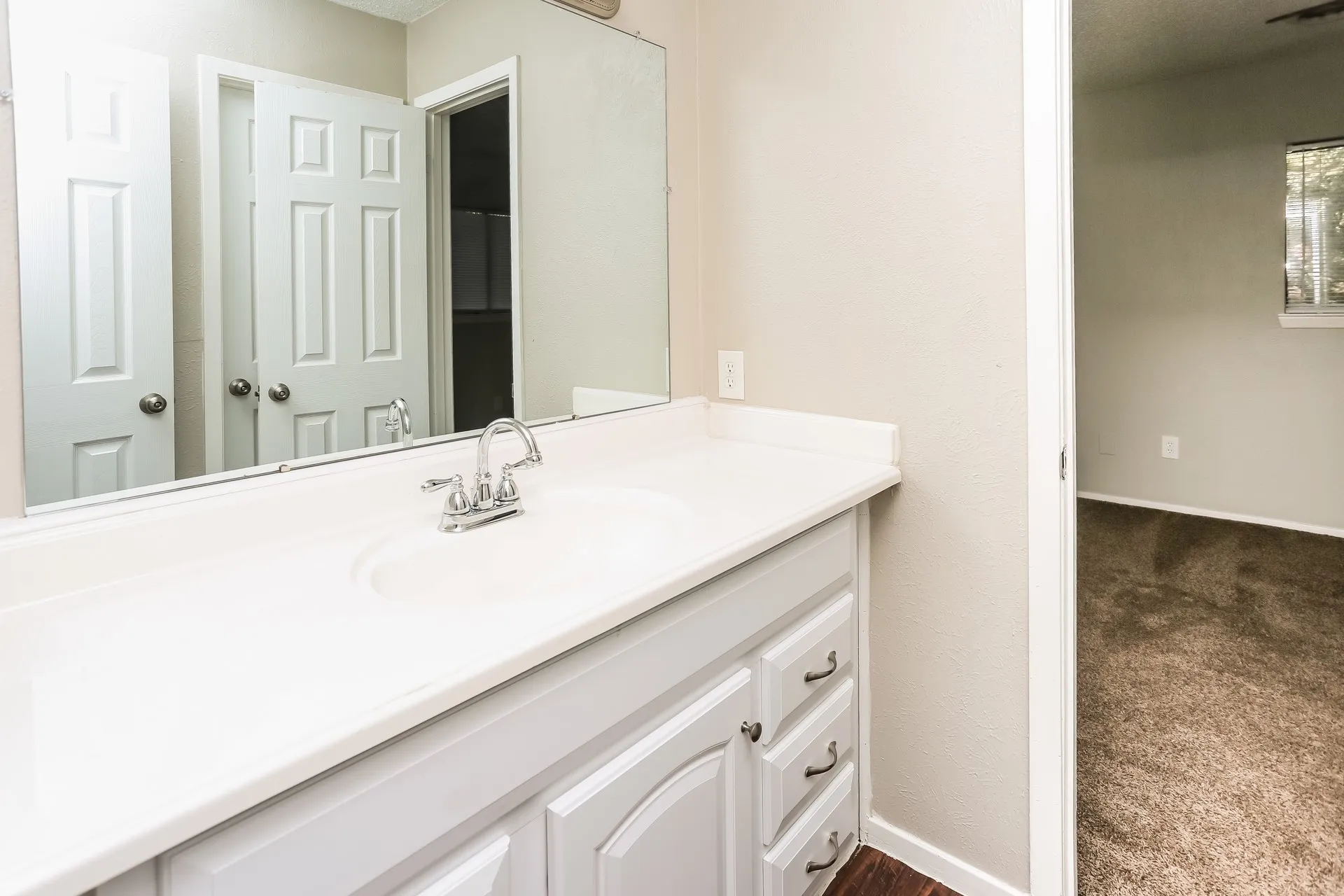 Single Family Residence For Rent in Denton County , 9125 Shawnee Trail, Flower Mound, Texas 75022, 3 Bedroom, 3 Bathroom, 1 Garage spaces, 1,584 Sqft, built in 1983, mls#21374736, Real Estate Agent in Flower Mound, Homes For Rent in Denton county, Homes For Rent in Flower Mound, Realtor in Flower Mound Texas, Real Estate Brokerage Independent Realty Texas, Luminita Cordes Realtor