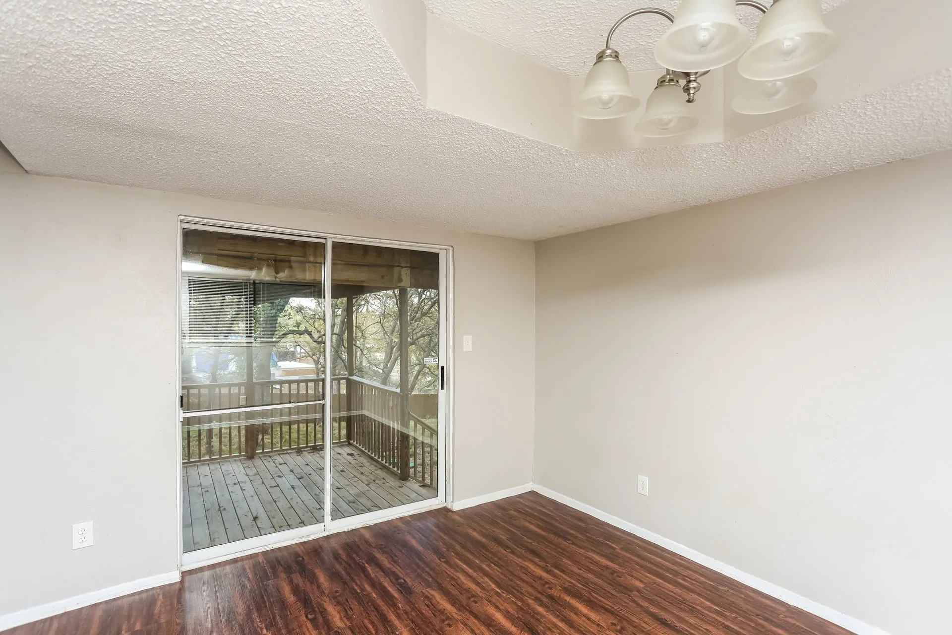 Single Family Residence For Rent in Denton County , 9125 Shawnee Trail, Flower Mound, Texas 75022, 3 Bedroom, 3 Bathroom, 1 Garage spaces, 1,584 Sqft, built in 1983, mls#21374736, Real Estate Agent in Flower Mound, Homes For Rent in Denton county, Homes For Rent in Flower Mound, Realtor in Flower Mound Texas, Real Estate Brokerage Independent Realty Texas, Luminita Cordes Realtor