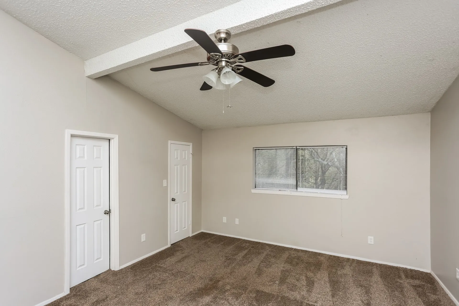 Single Family Residence For Rent in Denton County , 9125 Shawnee Trail, Flower Mound, Texas 75022, 3 Bedroom, 3 Bathroom, 1 Garage spaces, 1,584 Sqft, built in 1983, mls#21374736, Real Estate Agent in Flower Mound, Homes For Rent in Denton county, Homes For Rent in Flower Mound, Realtor in Flower Mound Texas, Real Estate Brokerage Independent Realty Texas, Luminita Cordes Realtor