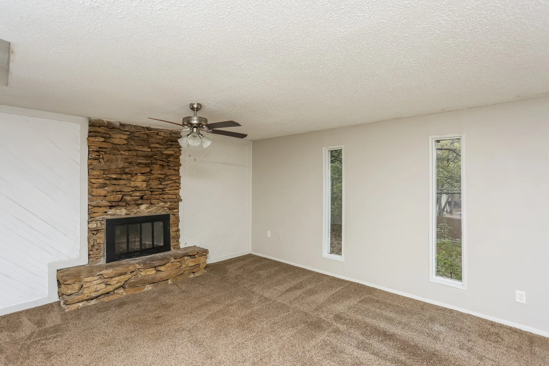Single Family Residence For Rent in Denton County , 9125 Shawnee Trail, Flower Mound, Texas 75022, 3 Bedroom, 3 Bathroom, 1 Garage spaces, 1,584 Sqft, built in 1983, mls#21374736, Real Estate Agent in Flower Mound, Homes For Rent in Denton county, Homes For Rent in Flower Mound, Realtor in Flower Mound Texas, Real Estate Brokerage Independent Realty Texas, Luminita Cordes Realtor