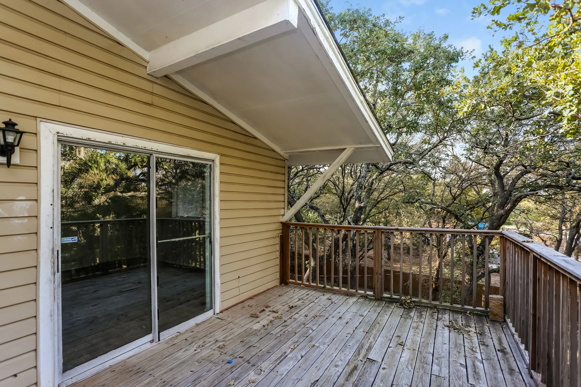 Single Family Residence For Rent in Denton County , 9125 Shawnee Trail, Flower Mound, Texas 75022, 3 Bedroom, 3 Bathroom, 1 Garage spaces, 1,584 Sqft, built in 1983, mls#21374736, Real Estate Agent in Flower Mound, Homes For Rent in Denton county, Homes For Rent in Flower Mound, Realtor in Flower Mound Texas, Real Estate Brokerage Independent Realty Texas, Luminita Cordes Realtor