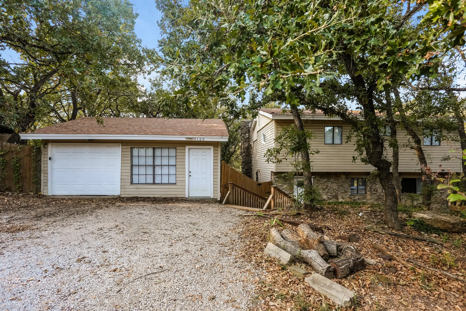 Single Family Residence For Rent in Denton County , 9125 Shawnee Trail, Flower Mound, Texas 75022, 3 Bedroom, 3 Bathroom, 1 Garage spaces, 1,584 Sqft, built in 1983, mls#21374736, Real Estate Agent in Flower Mound, Homes For Rent in Denton county, Homes For Rent in Flower Mound, Realtor in Flower Mound Texas, Real Estate Brokerage Independent Realty Texas, Luminita Cordes Realtor