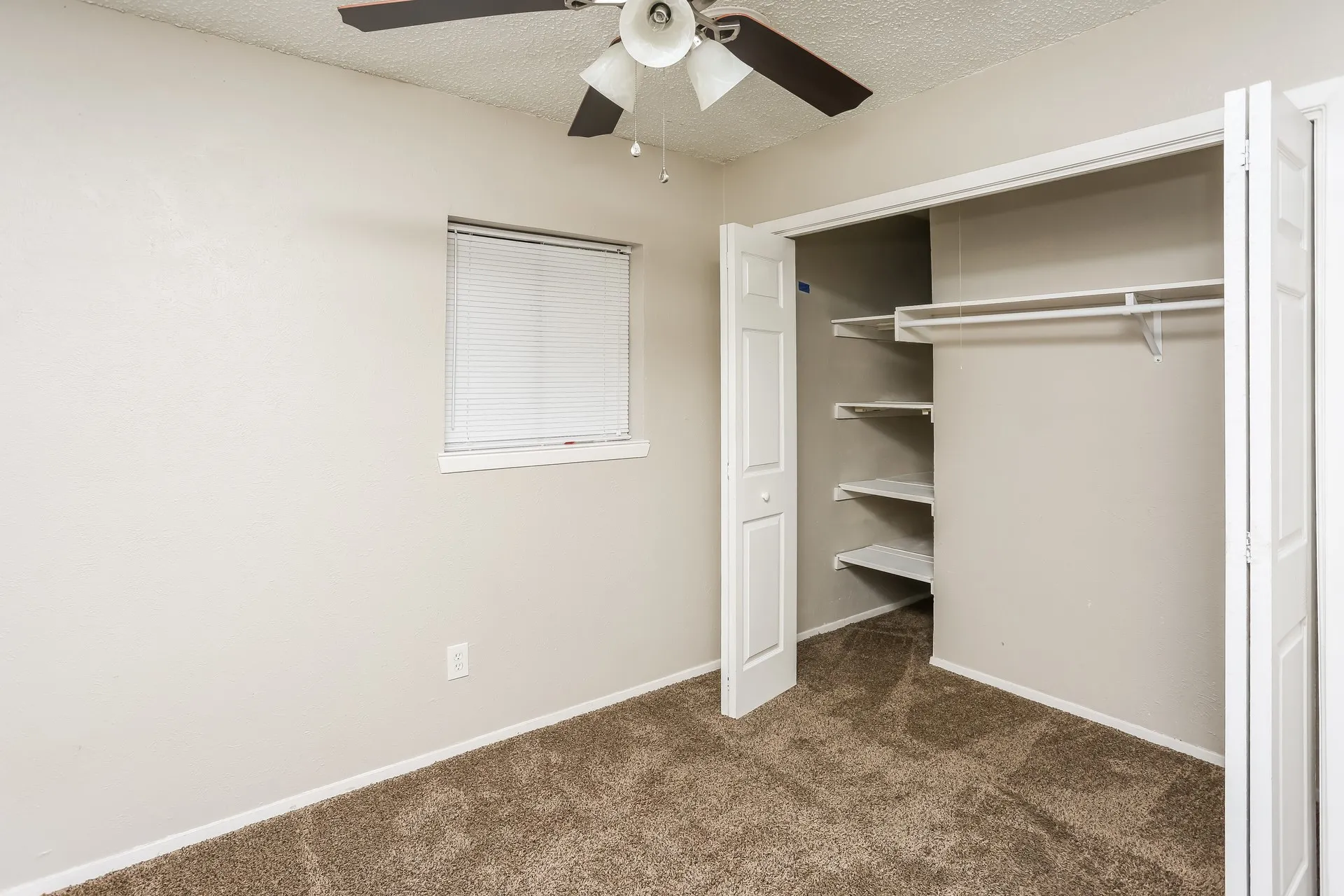Single Family Residence For Rent in Denton County , 9125 Shawnee Trail, Flower Mound, Texas 75022, 3 Bedroom, 3 Bathroom, 1 Garage spaces, 1,584 Sqft, built in 1983, mls#21374736, Real Estate Agent in Flower Mound, Homes For Rent in Denton county, Homes For Rent in Flower Mound, Realtor in Flower Mound Texas, Real Estate Brokerage Independent Realty Texas, Luminita Cordes Realtor