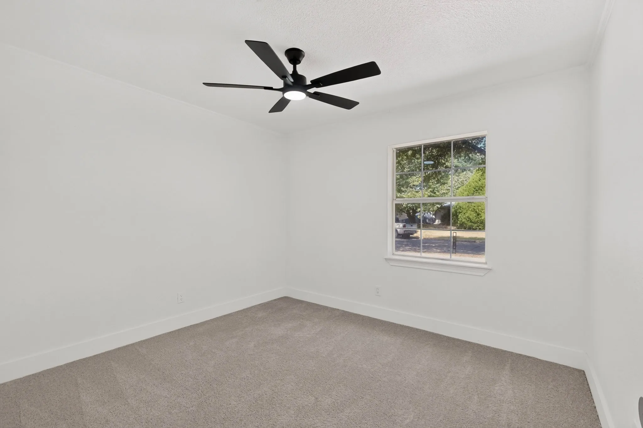 Single Family Residence For Sale in Dallas County , 516 Clover Lane, Garland, Texas 75043, 3 Bedroom, 2 Bathroom, 2 Garage spaces, 2,090 Sqft, built in 1972, mls#21369391, Real Estate Agent in Garland, Homes For Sale in Dallas county, Homes For Sale in Garland, Realtor in Garland Texas, Real Estate Brokerage Independent Realty Texas, Luminita Cordes Realtor